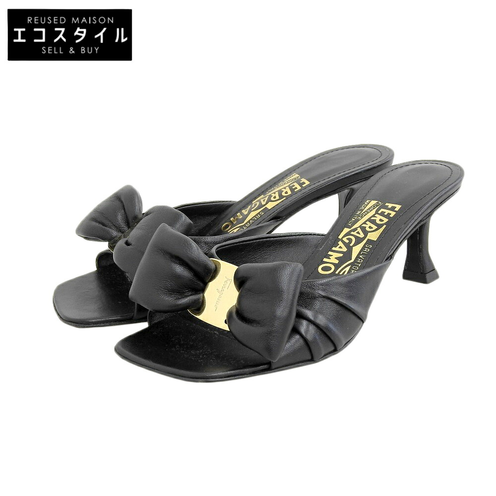 Salvatore Ferragamo サルヴァトーレフェラガモ 美品 なめし革 ヴァラ 洋弓 踵 横すべりサンダル シューズ レディース 黒 黒いこと 4 シューズ   40 黒いこと レディース 【中古】