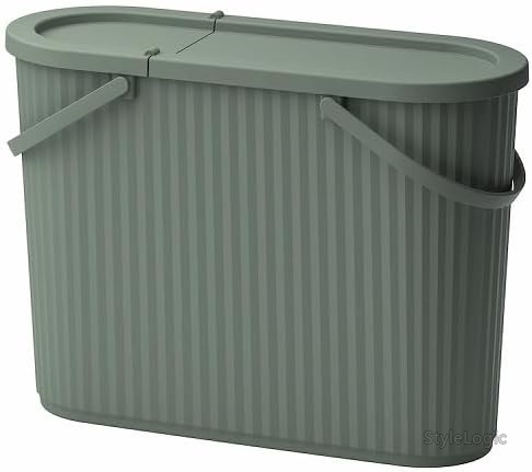 【送料無料】ふた付きゴミ箱 48L 大容量 グレーグリーン コンパクト 高さ46cm 幅27cm 奥行き65cm 折りたたみ取っ手 スタッキング可能 お手入れ簡単 家庭用｜StyleLogic