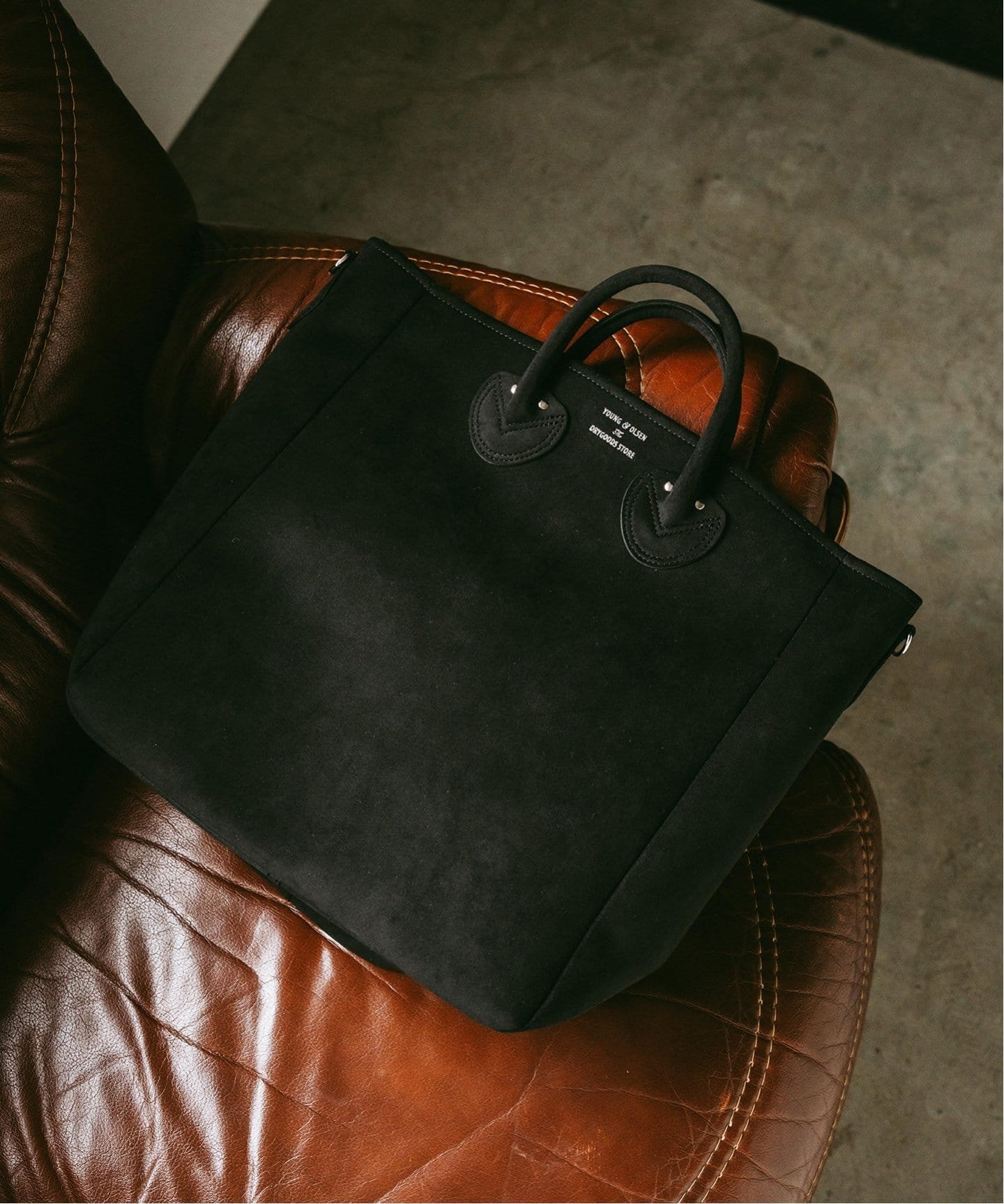 【美品】EDIFICE 別注 レザー トートバッグ YOUNG & OLSEN YOUNG & OLSEN 別注 エンボスレザー フラップ トートバッグ