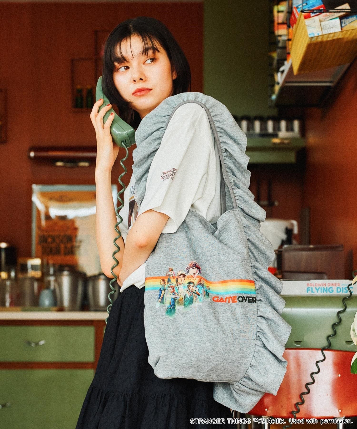 新品、未使用‼️STRANGER THINGSラッフルスリーブTシャツニコアンド niko and… tシャツ 「STRANGER THINGS」コラボ ラッフルスリーブ