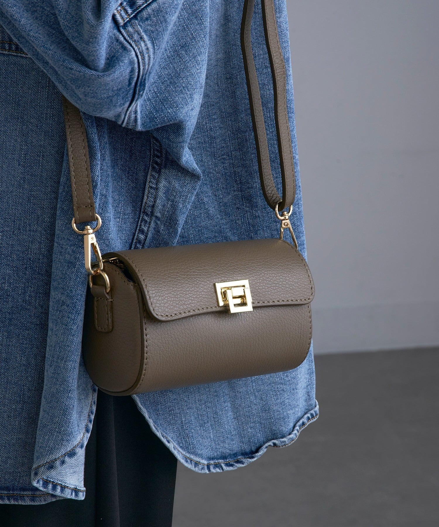 楽天市場】AULENTTI [オウレンティ] ゴールドチェーンショルダーバッグ