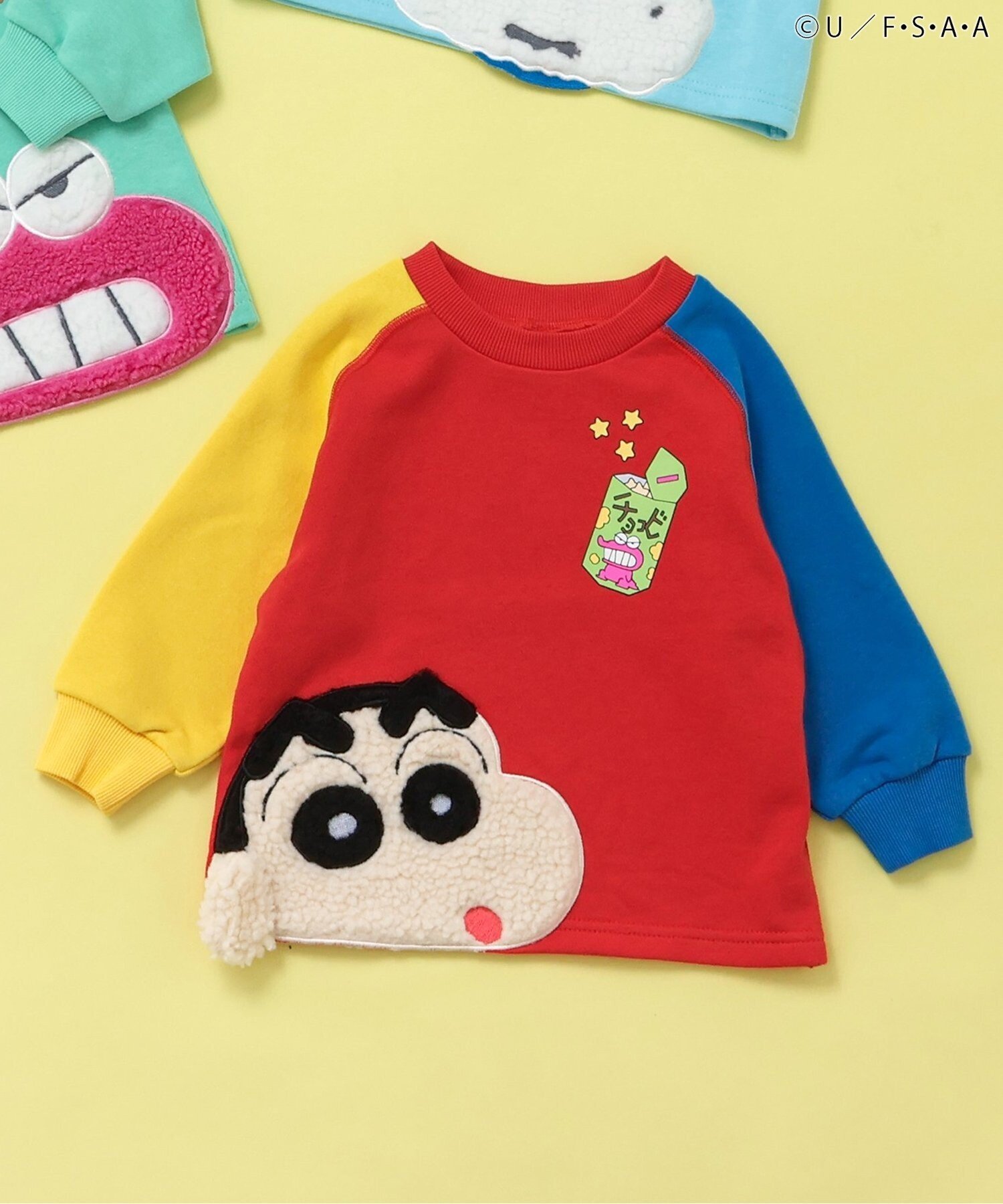 【SALE／50%OFF】apres les cours クレヨンしんちゃんトレーナー エフオーオンラインストア トップス スウェット・トレーナー ブルー グリーン レッド画像