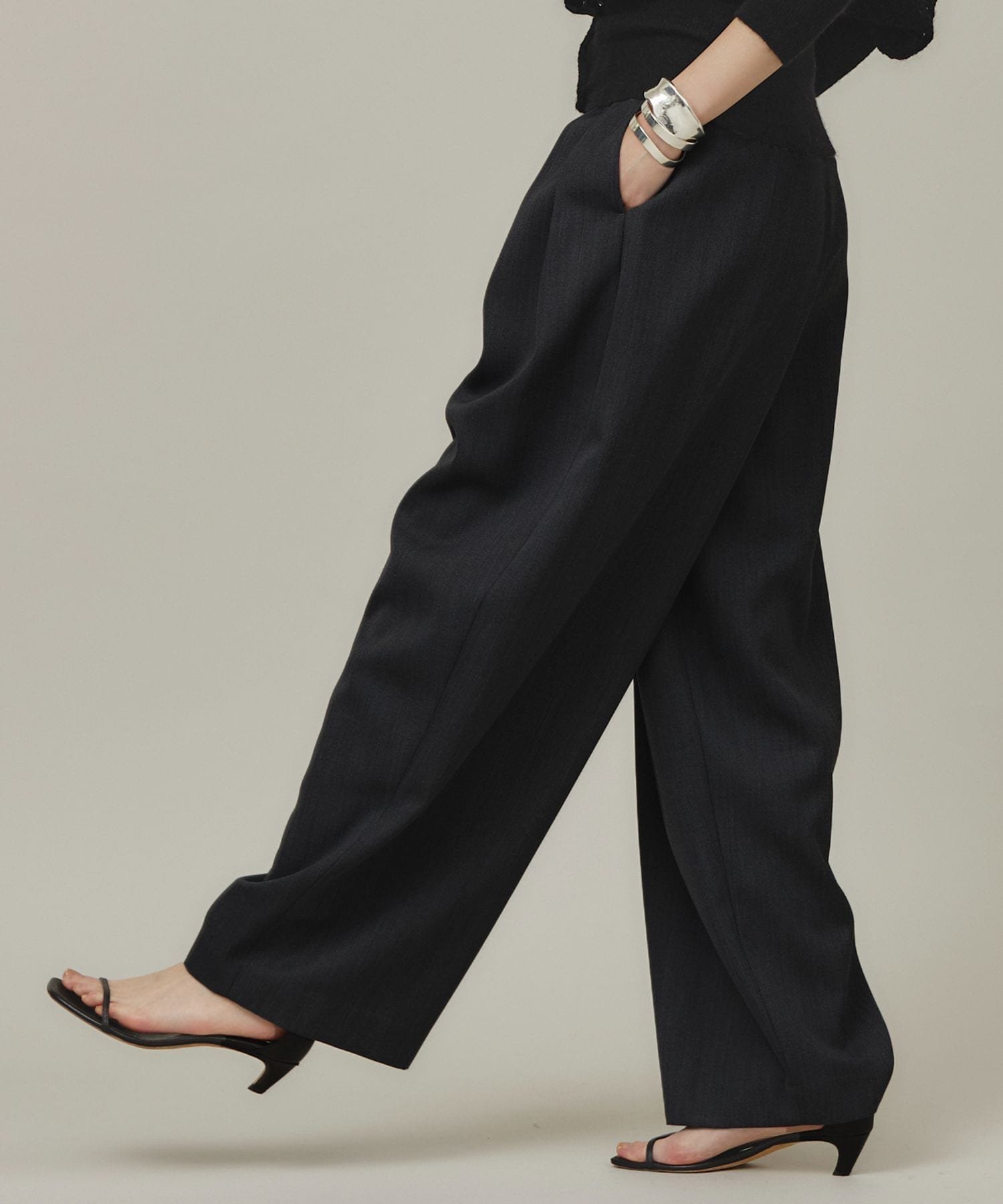 2024美品✨Curensologyドスキンツータックパンツ　ブラック　36 2024美品✨Curensologyドスキンツータックパンツ ブラック 36