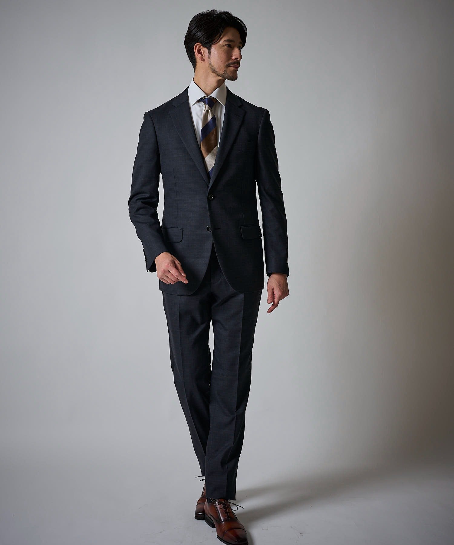 DESCENTE ネイビー ビジネススーツ 2ボタン qh5085-01_1.jpg