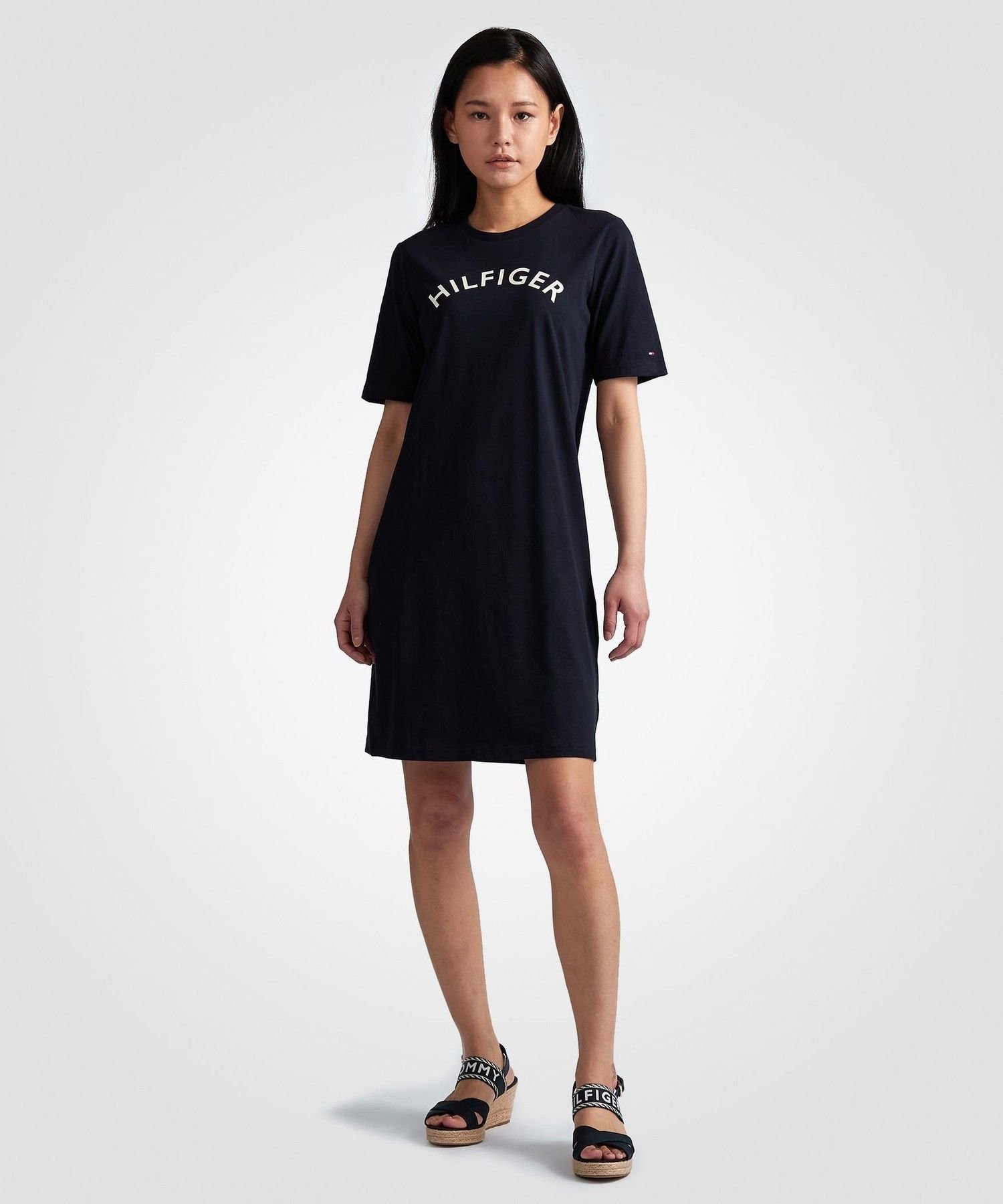 【すぐ届く】  バーシティクレストラガードレス すぐ届く】TOMMY HILFIGER バーシティクレストラガードレス