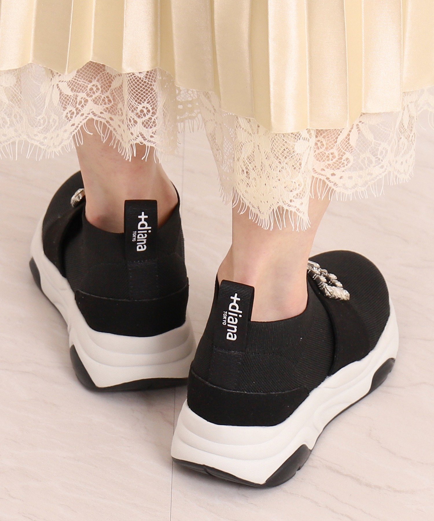 diana 【軽量・撥水加工】クリスタルバックル ニットソックス