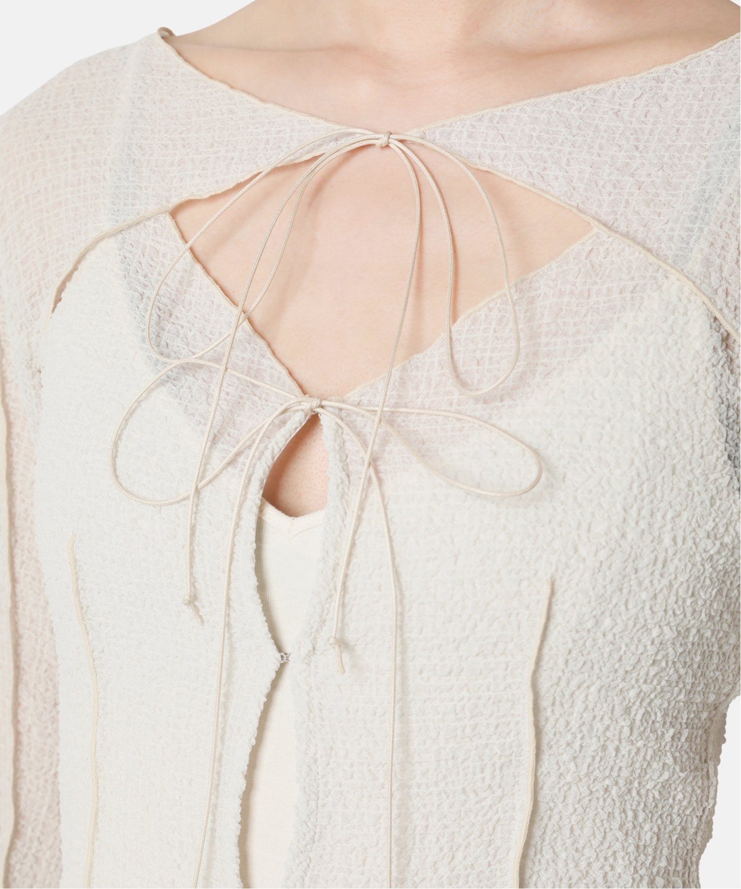 テクスチャーシアーボウトップ / Textured Sheer Bow Top-