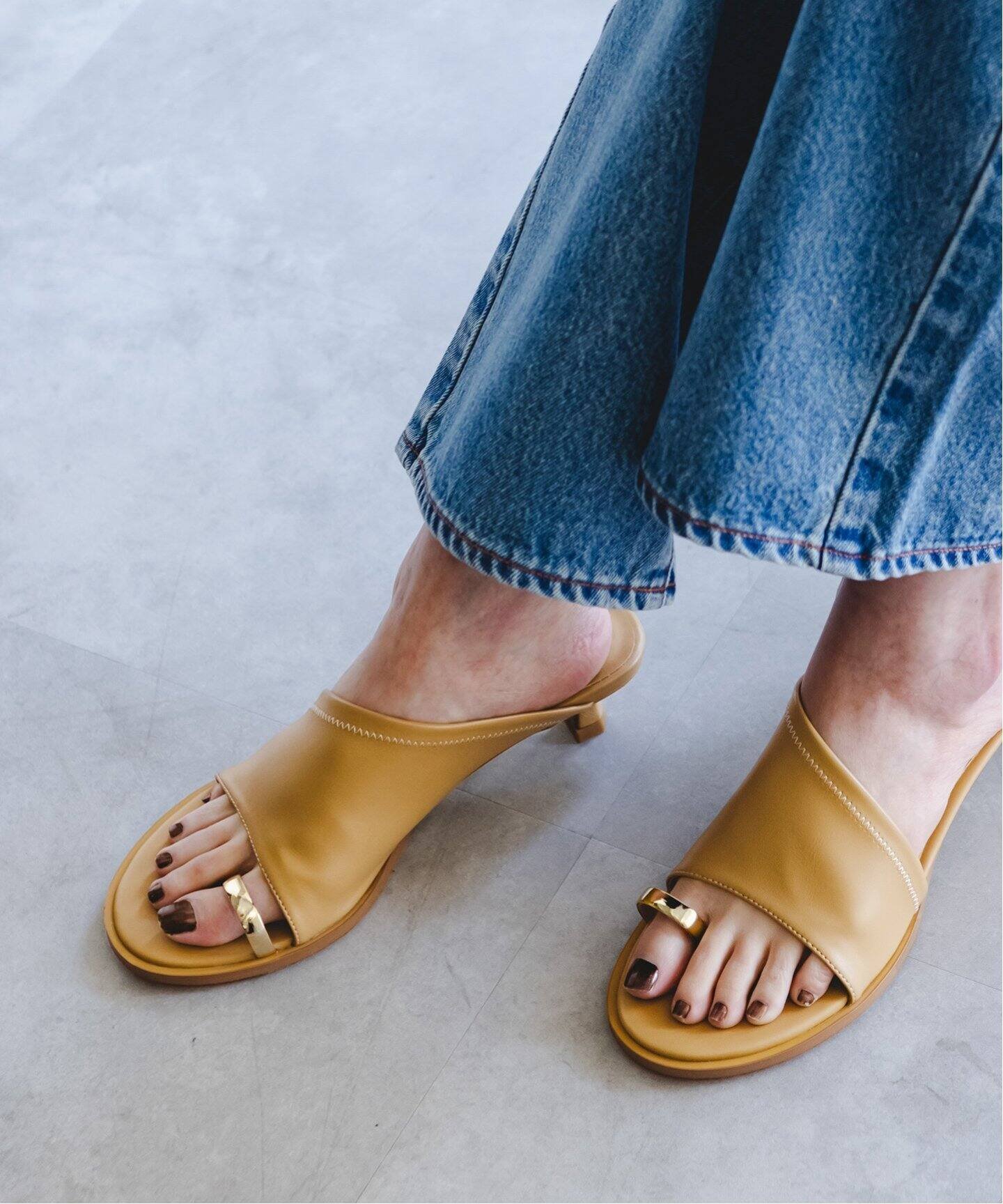 NOBLE LE VERNIS/ルベルニ Toe ring sandals ノーブル シューズ・靴 サンダル ベージュ【送料無料】画像