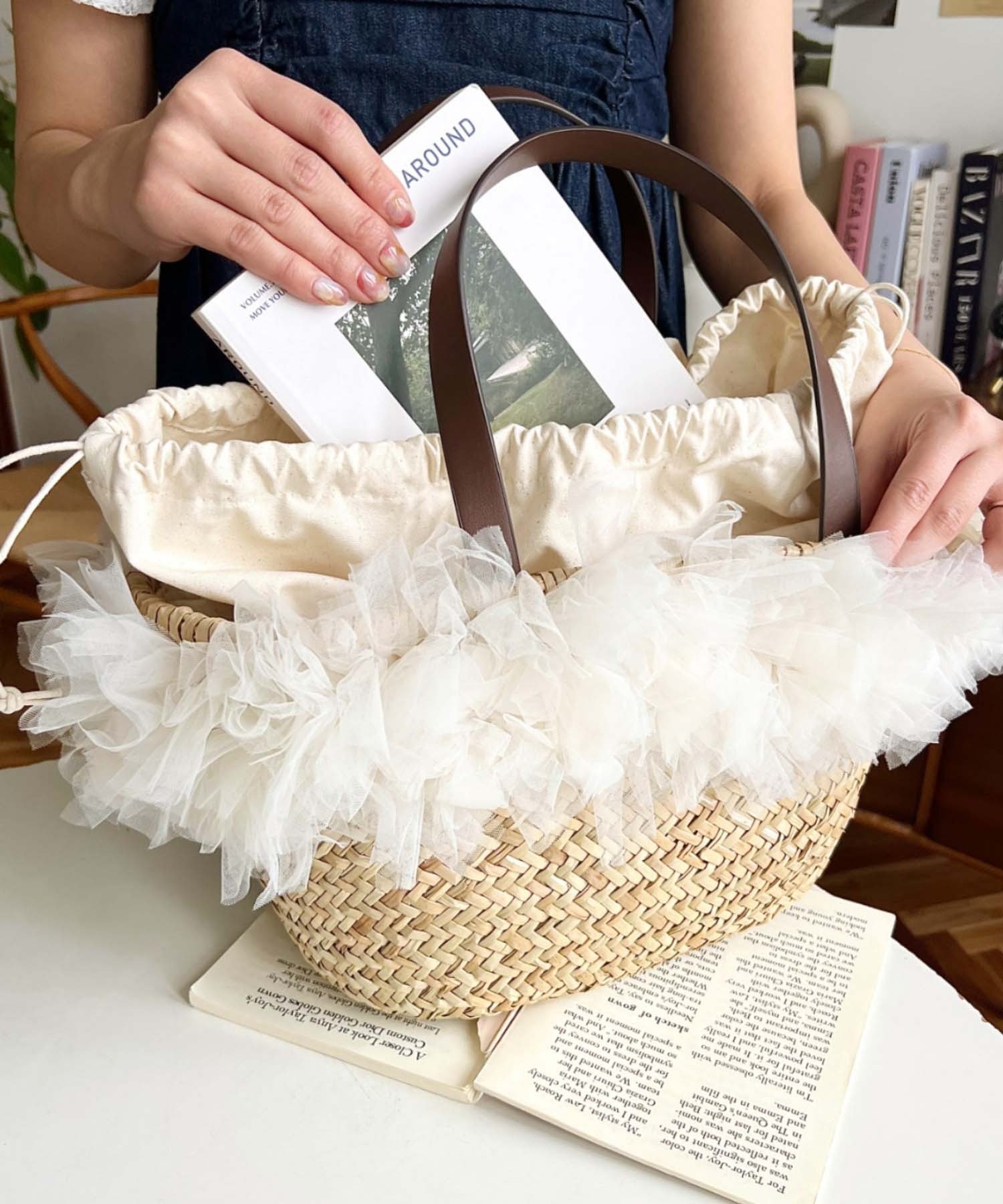 SALE／43%OFF】moment+ チュールフリルかごバッグ モーメントプラス バッグ かごバッグ グレー ホワイト ブラック