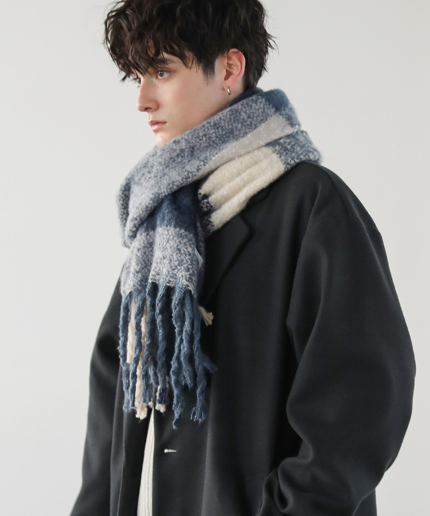 新品タグ付き 45R 定価2.6万 マフラー ストール ウール ジャガード 青 新品タグ付き 45R 定価2.6万 マフラー ストール ウール