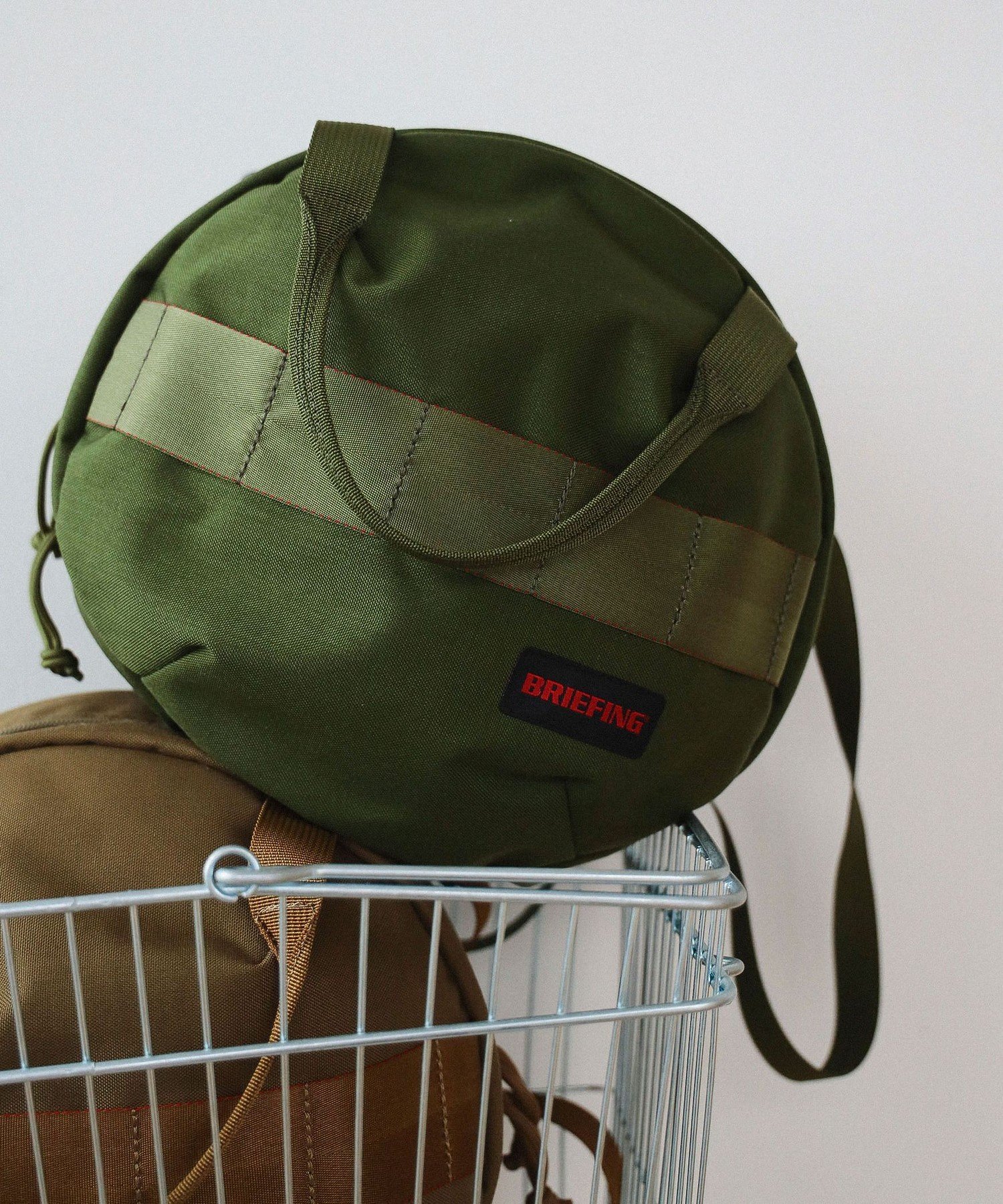 BEAMS BOY 【別注】BRIEFING / ヘルメット バッグ＜2WAY/収納力抜群 