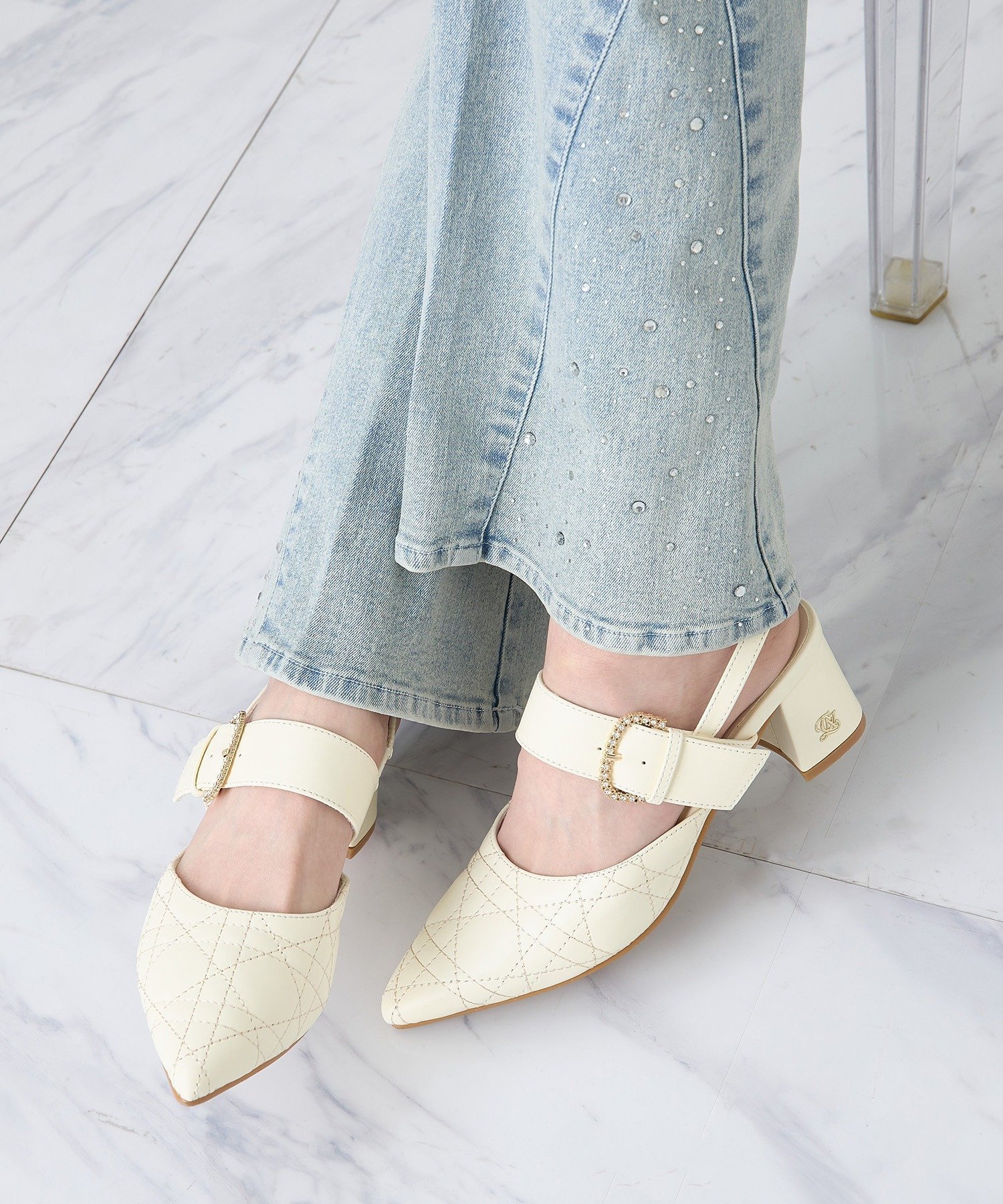 one after another NICE CLAUP ビジューバックルキルティングミュール ワンアフターアナザー ナイスクラップ シューズ・靴 その他のシューズ・靴 ブラック ホワイト ピンク【送料無料】画像