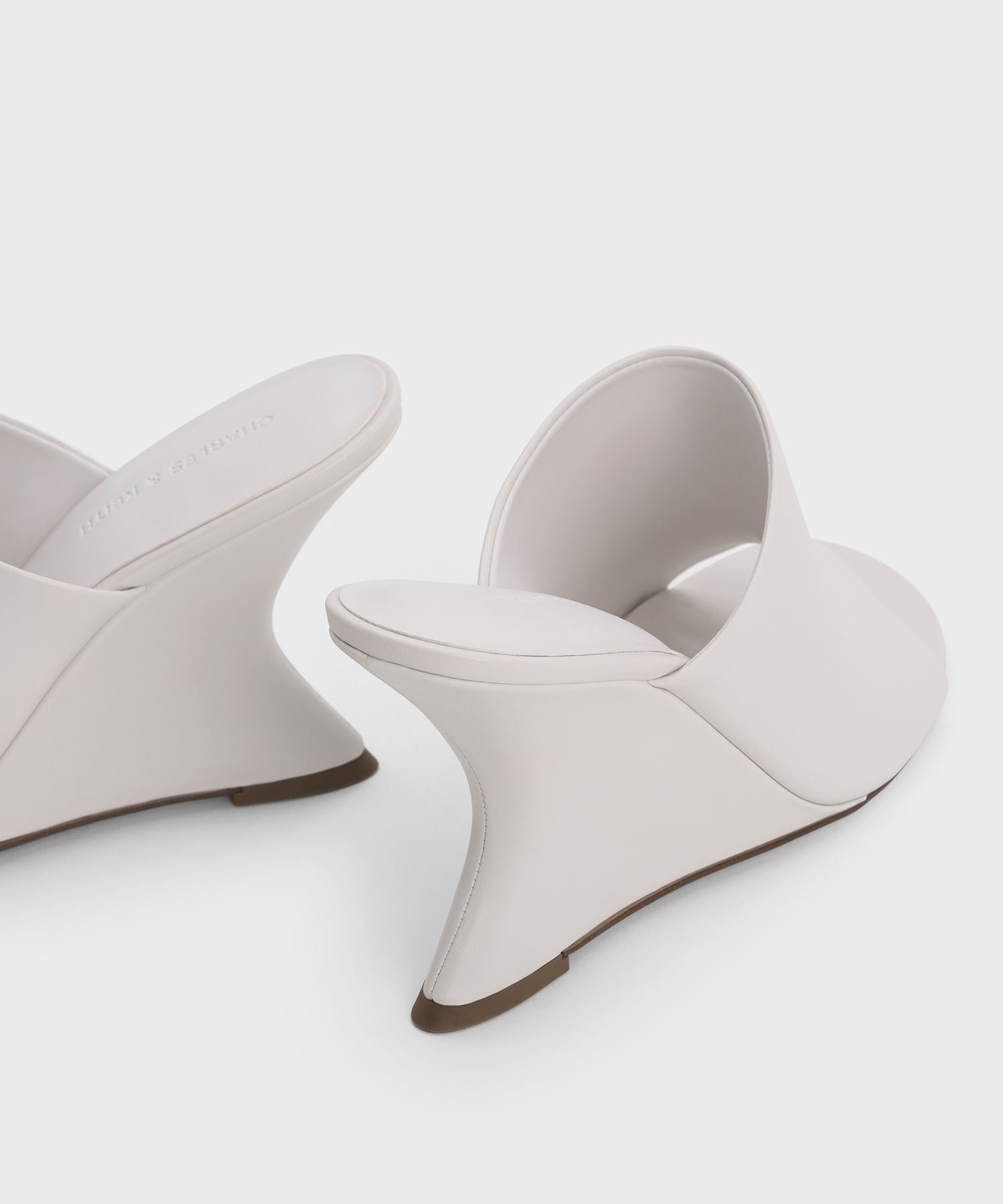 SALE／30%OFF】CHARLES & KEITH ワイドストラップ スカルプチュア