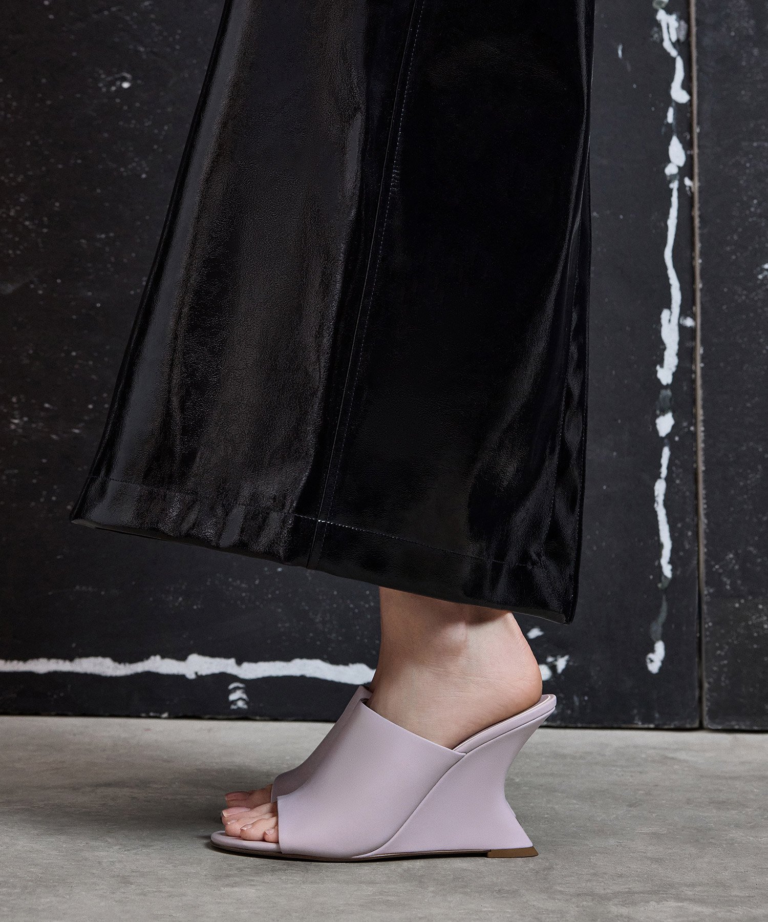 SALE／30%OFF】CHARLES & KEITH ワイドストラップ スカルプチュア