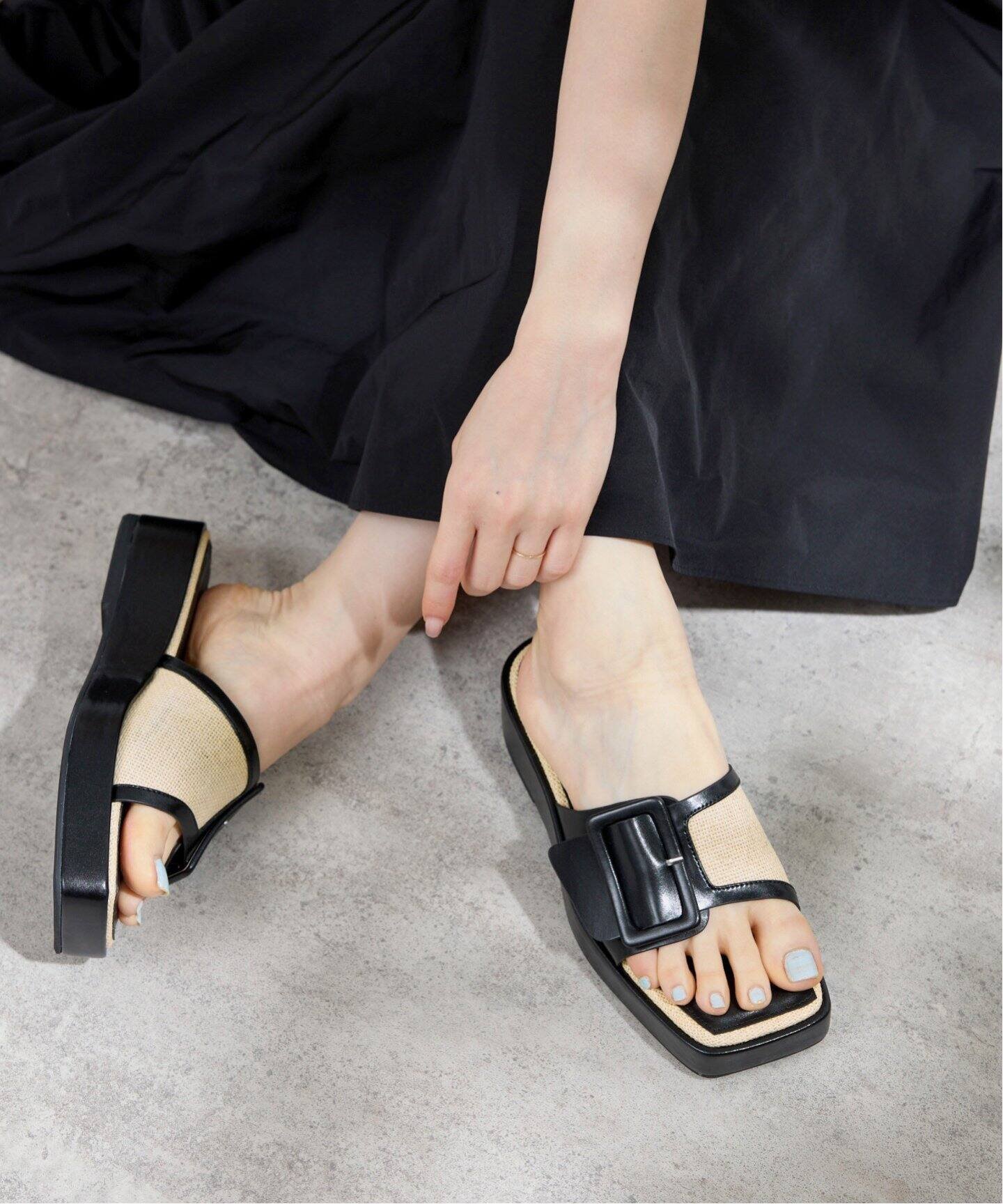 【BALENCIAGA】10mmラバープールサンダル BALENCIAGA Women's Piscine Logo Rubber Pool Slide Sandals