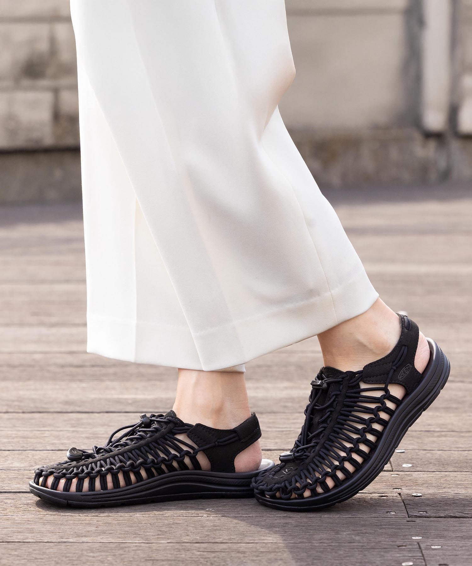 りゆ【美品】KEEN キーン ユニーク サンダル ブラック 黒 KEEN (W)(WOMEN)UNEEK / (レディース)ユニーク キーン シューズ