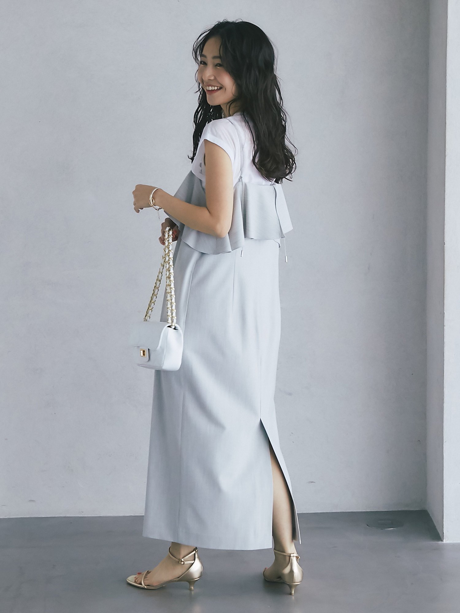 美品 ラブティックボンボン ラッフルキャミワンピース ホワイト セール】ラッフルキャミワンピース（ワンピース）｜La boutique