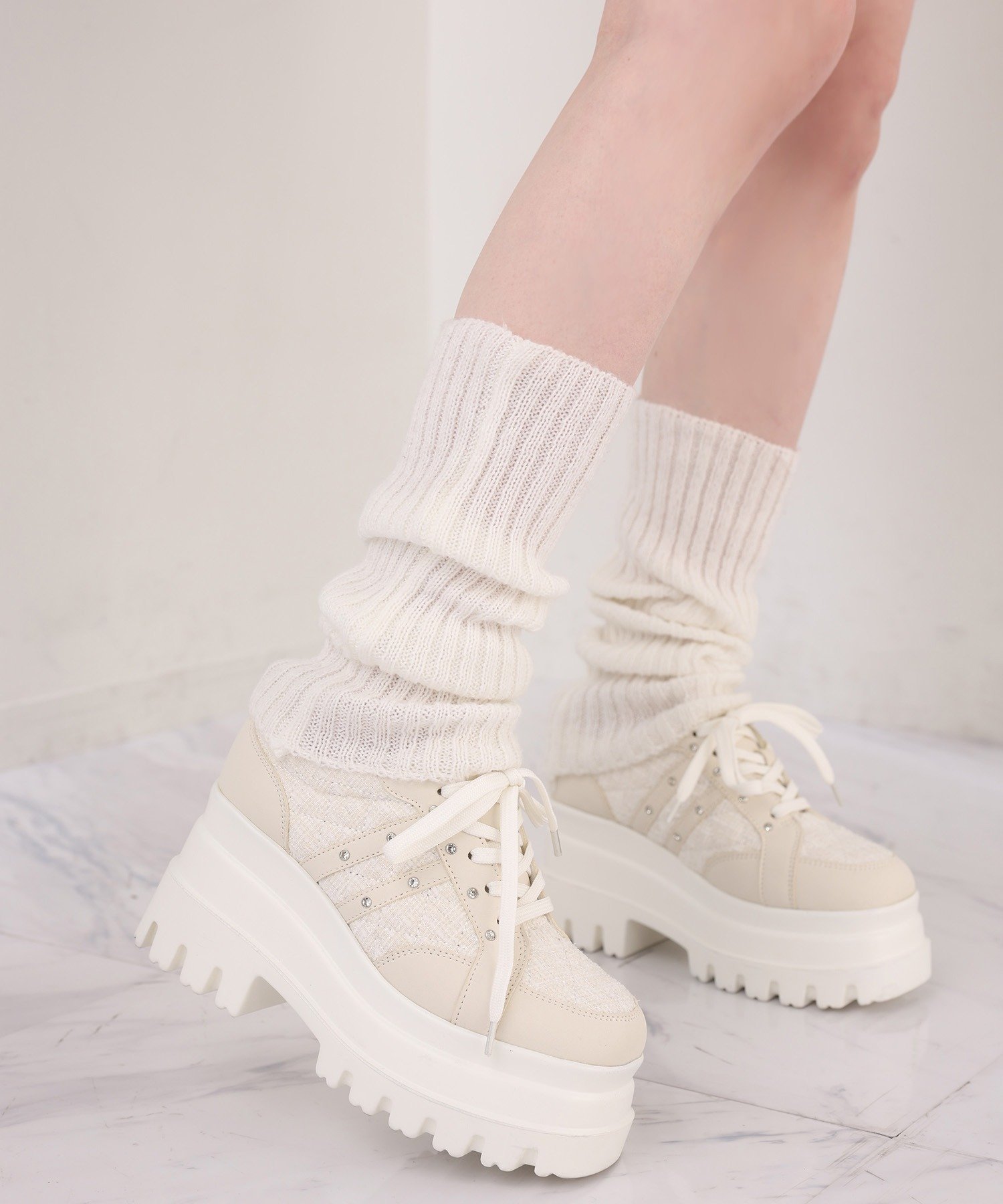 one after another NICE CLAUP ビジュー付きトリプルソールスニーカー ワンアフターアナザー ナイスクラップ シューズ・靴 その他のシューズ・靴 ホワイト グレー【送料無料】画像