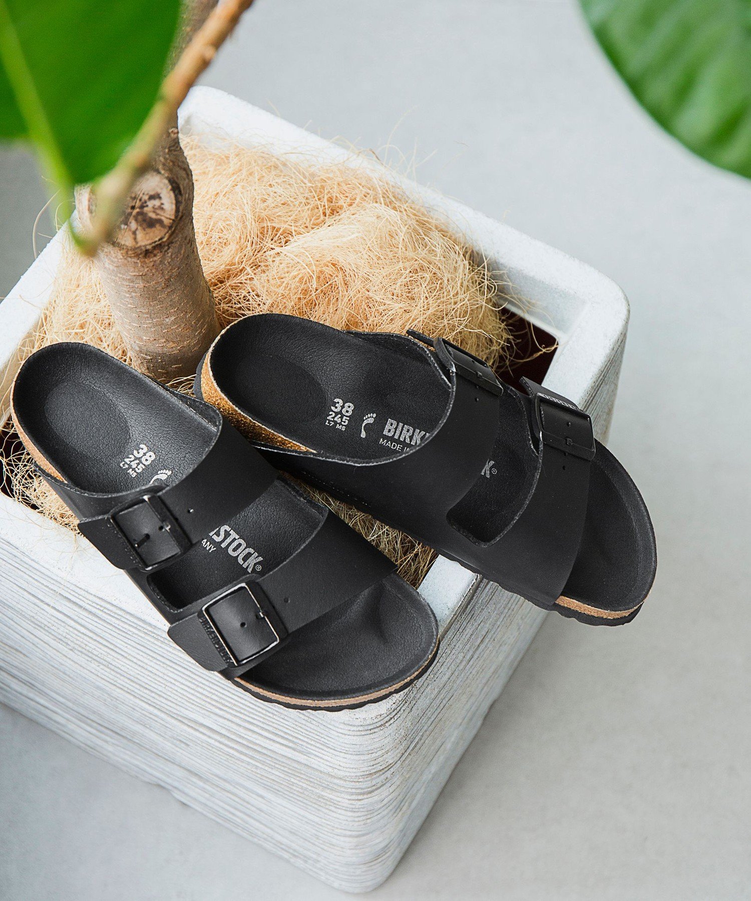 BIRKENSTOCK ブラックムートンフラットサンダル 関税送料込み ビルケンシュトック(birkenstock)｜ビルケンシュトックの