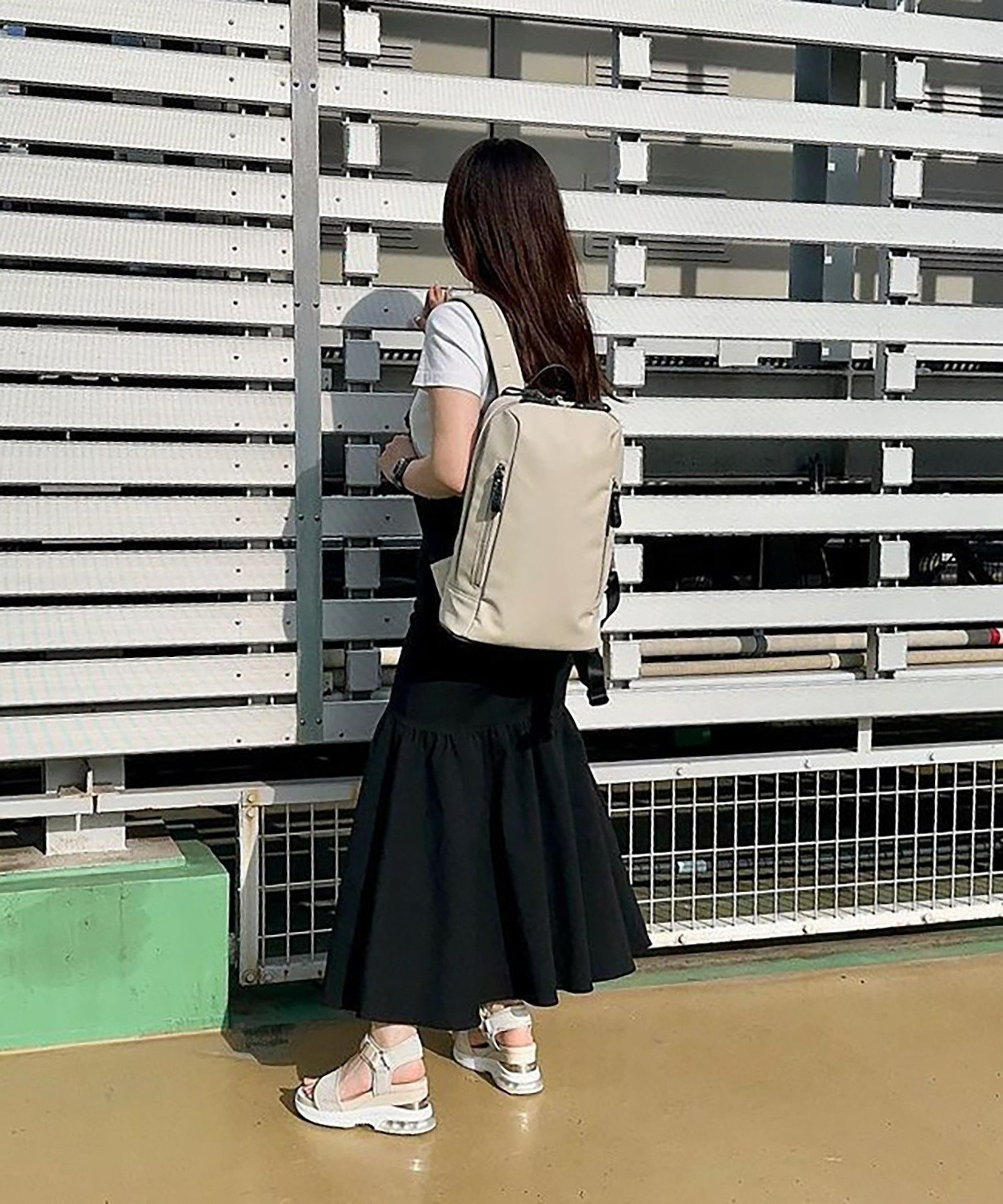 diana 【ノートPC収納可能】クッション入りA4リュック プラスダイアナ