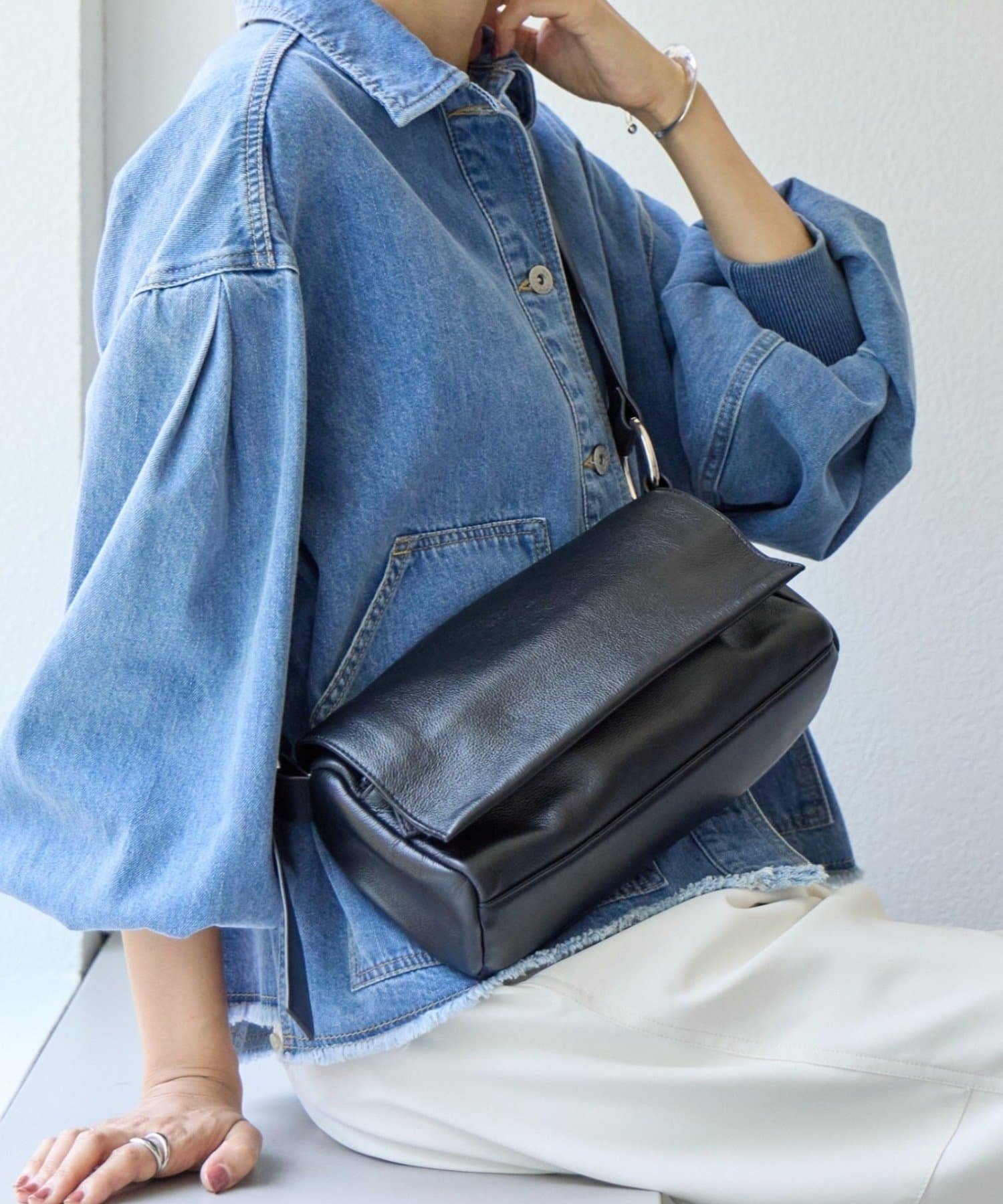 ★連休価格★【新品タグ付】ビアズリー レザー ボディバッグ + 替ベルトセット2 BEARDSLEY 《ベルト付替え可》レザーボディバッグ ビアズリー バッグ