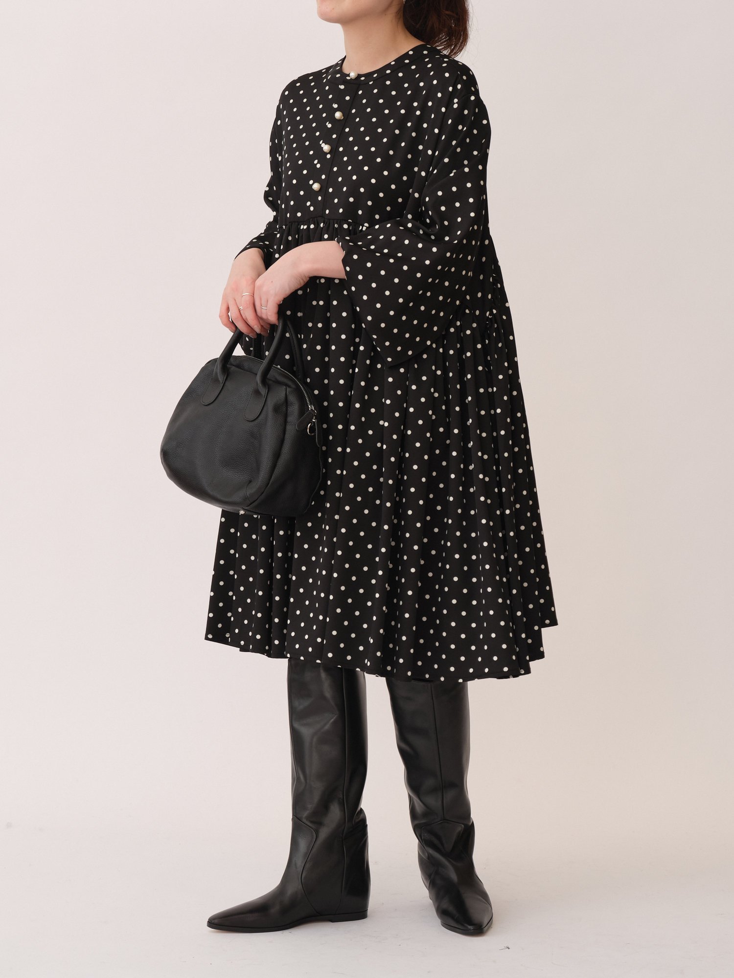 BEARDSLEY【洗える】パール釦ドットギャザーチュニック ワンピース BEARDSLEY パール釦ギャザーチュニックブラウス ドット柄フレア