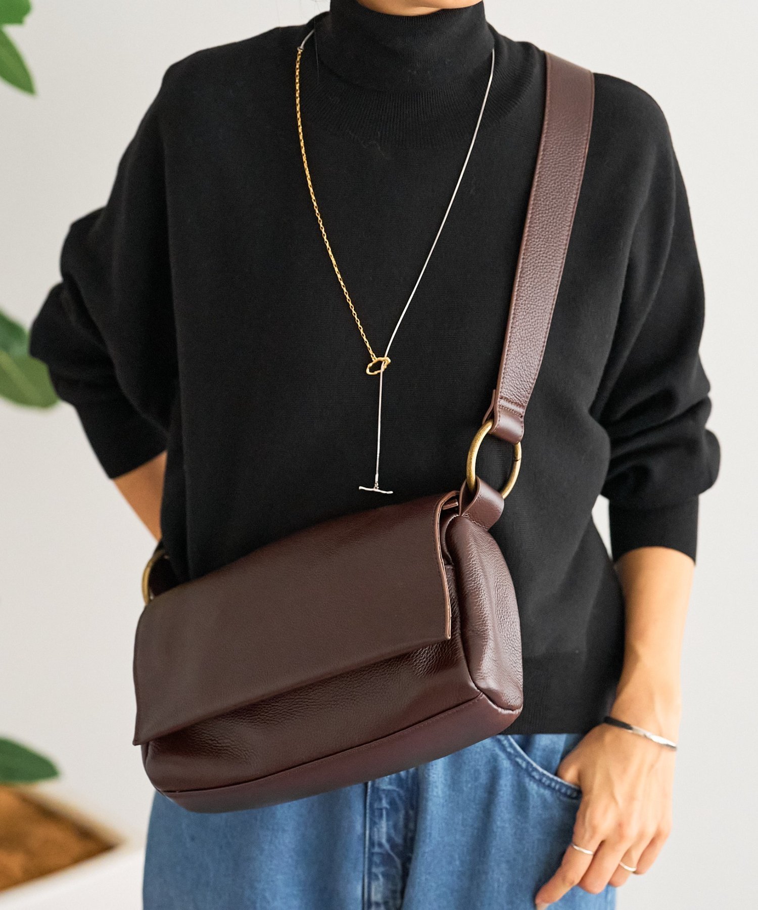 【新品未使用】BEARDSLEY レザーボディバック＆付け替えドット柄ベルト BEARDSLEY 《ベルト付替え可》レザーボディバッグ ビアズリー バッグ