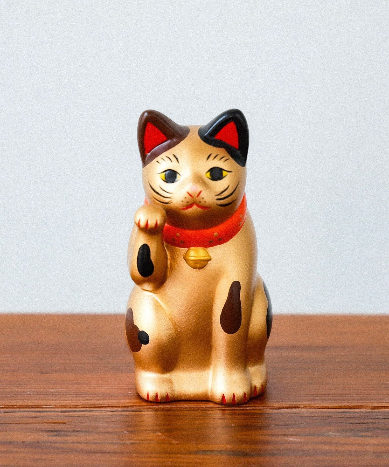 楽天市場】いらっしゃい招き猫「金運招き猫」麦焼酎 25度 720ml 藤居