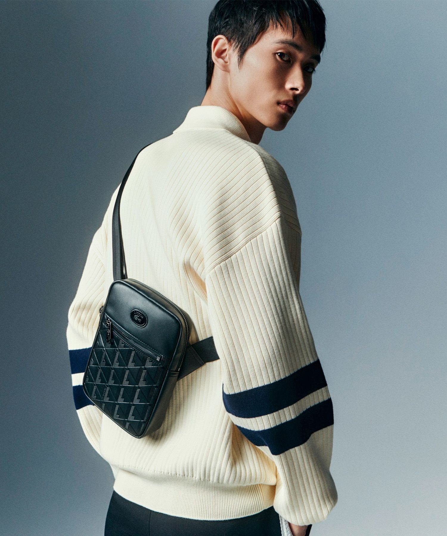 コンパクト♪【LACOSTE】クラシック ミニメッセンジャーバッグ LACOSTE / ラコステ メンズクラシック ミニメッセンジャーバッグ