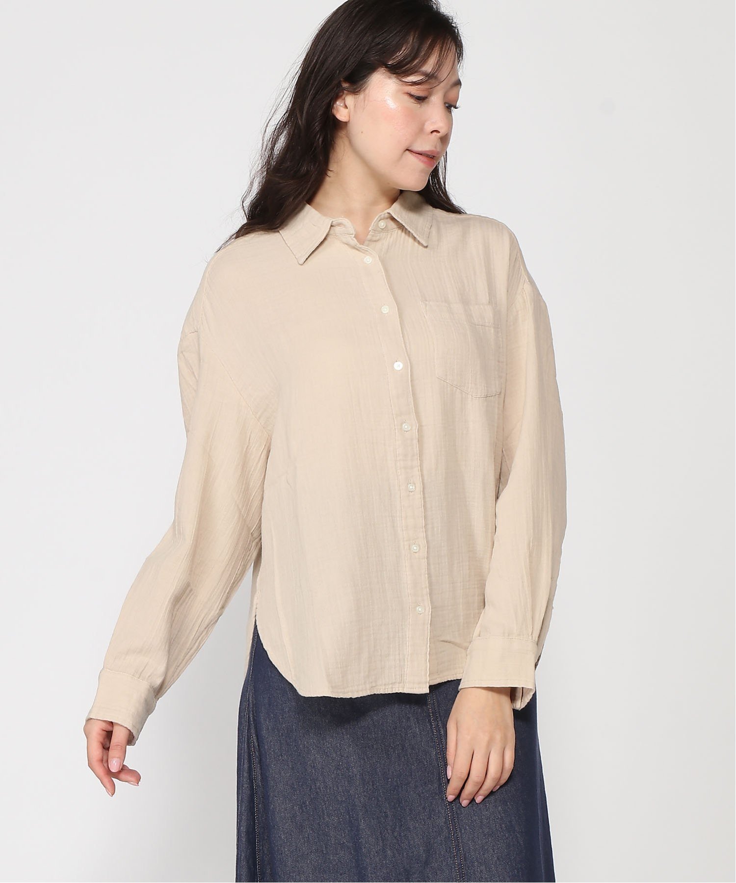 GAP バブルトップス ホワイト・ブラック 新商品バブルクロップドトップスのスタイリング | Gap公式