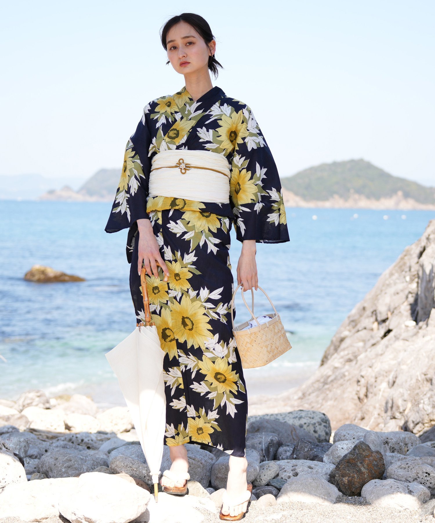 utatane 浴衣2点セット 紺地に映える夏のひまわり utatane utatane/(W)浴衣3点セット 紺地に映える夏のひまわり
