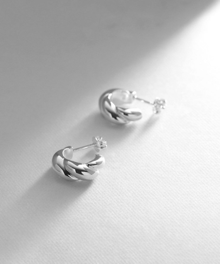 キャロリーナブッチミサンガピアスK18