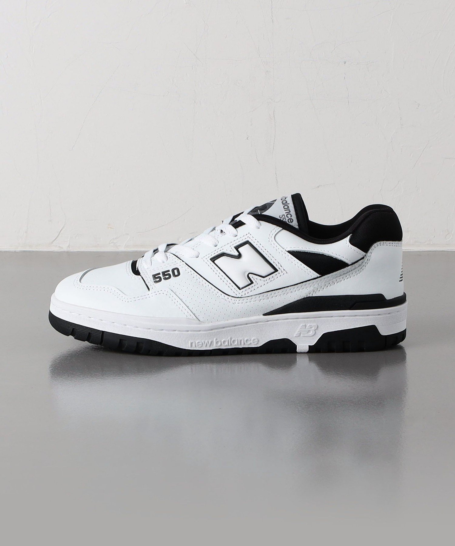 New Balance BB550VGAOFFWHITERED 関税送料込 BB550VGA OFFWHITERED - 海外通販のBUYMA