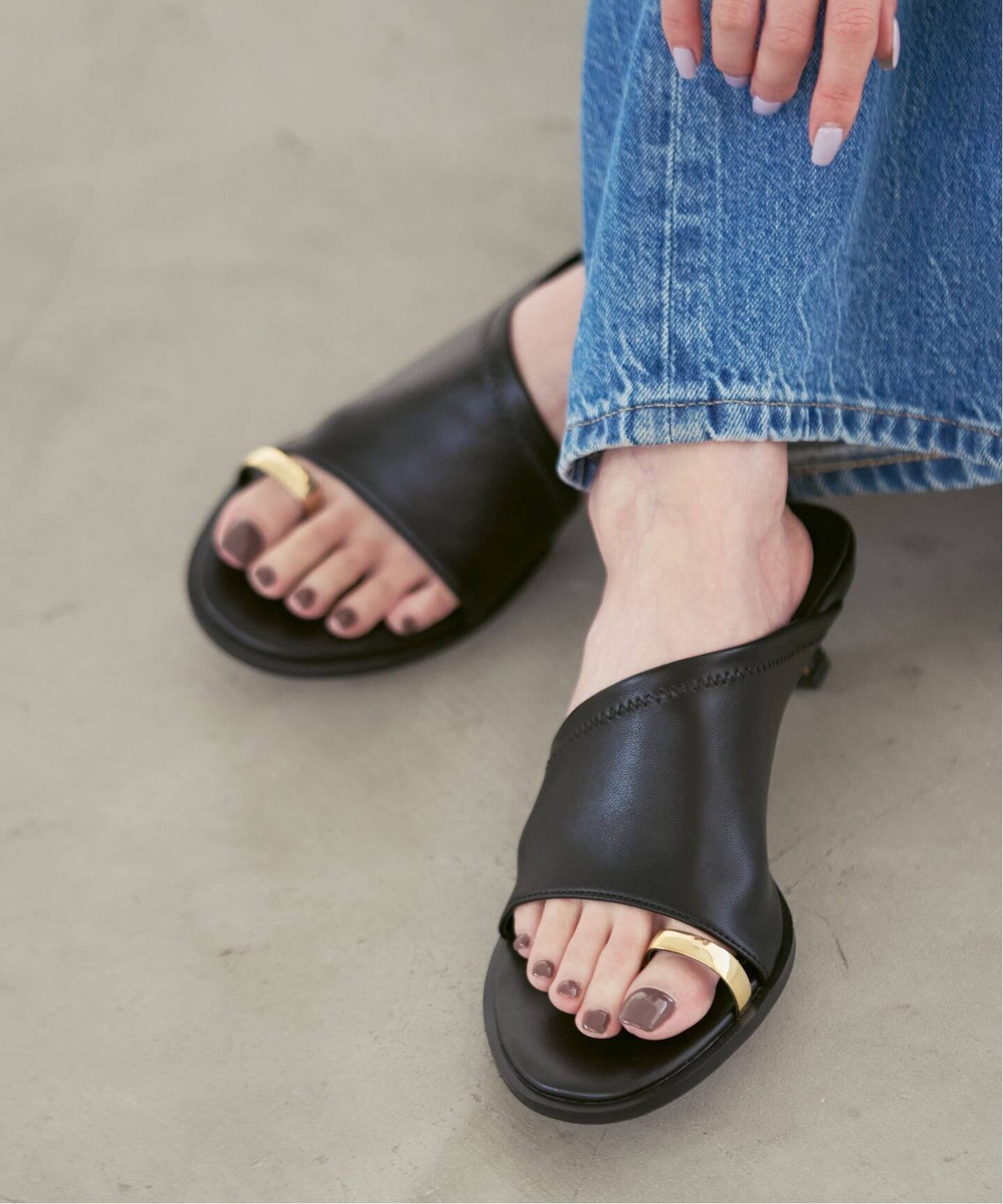 NOBLE 《追加予約・パーツ別注》LE VERNIS/ルベル二 Toe ring sandals ノーブル シューズ・靴 サンダル ブラウン ブラック ホワイト【送料無料】画像
