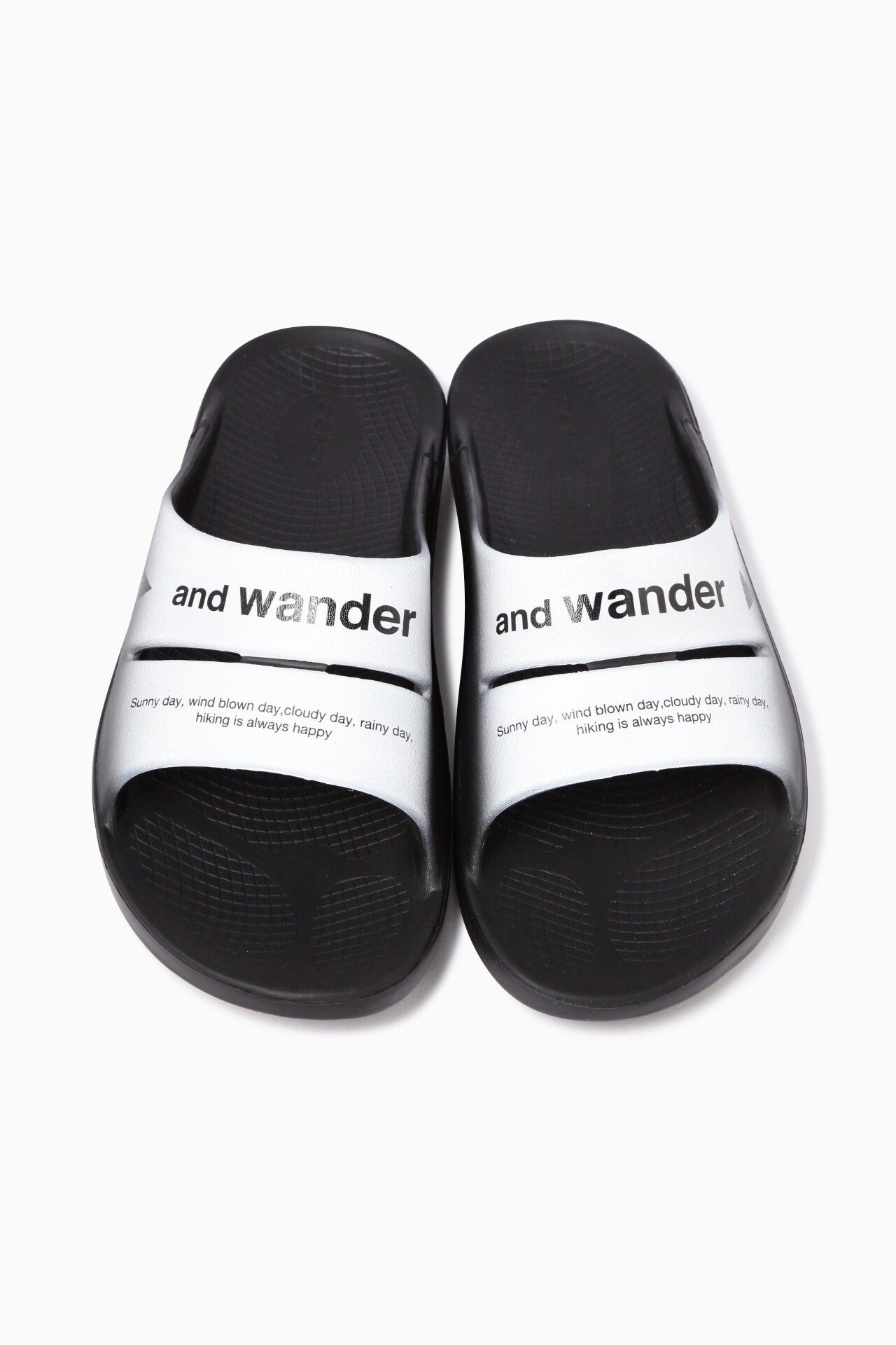 and wander OOFOS ahh * and wander recovery sandal アンドワンダー シューズ・靴 その他のシューズ・靴 ブラック【送料無料】画像