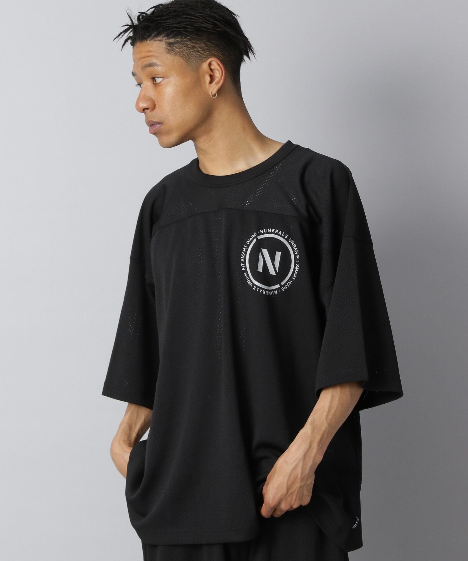 【美品】NUMERALS × UMBRO ロングTシャツ 黒 長袖カットソー 2025年最新】NUMERALS カラー：ブラック系 七分・長袖カットソー