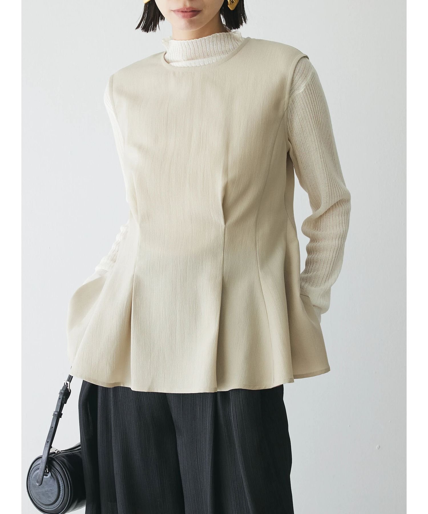 SALE／50%OFF】AnriettMusee ノースリーブタックペプラムブラウス 