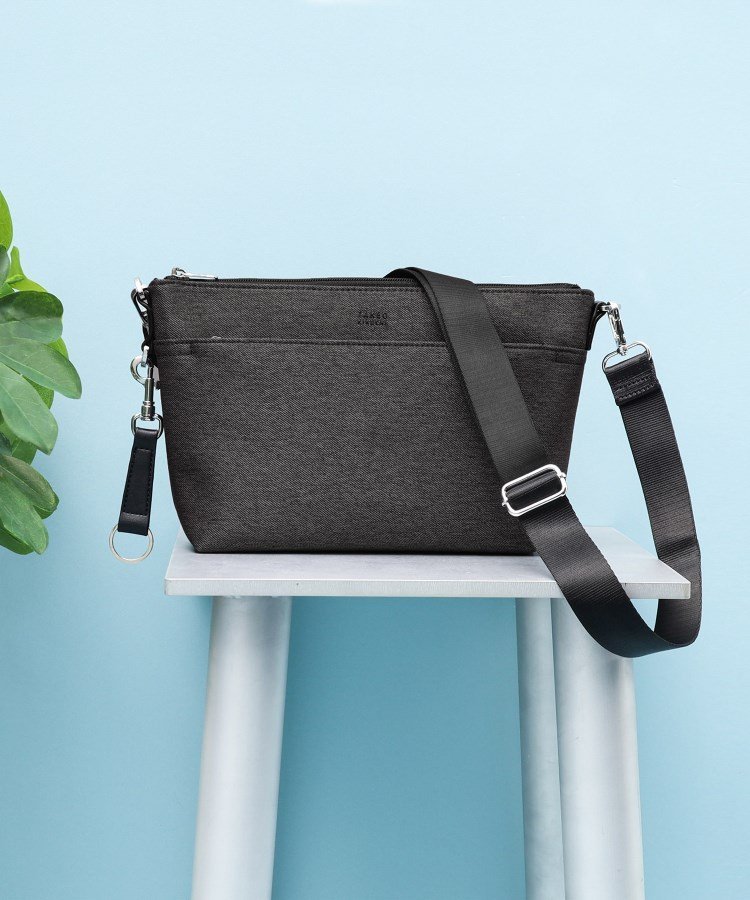 【希少・美品】LACOSTE ショルダーバッグ　メッセンジャーバッグ レザー LACOSTE ショルダーバッグ バッグ マヘキ レザーメッセンジャー