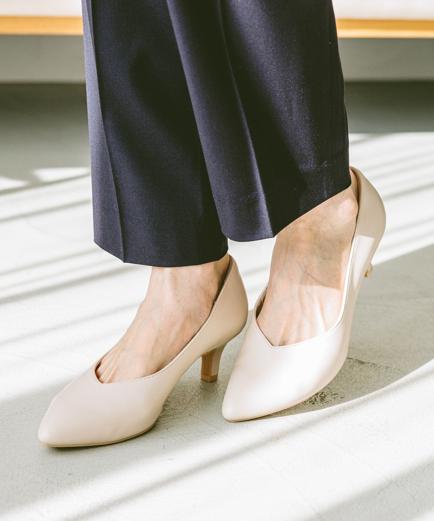 ROPE パンプス ホワイト 37.5 ロペ 楽天市場】【SALE／20%OFF】リボンギャザーミドルヒールパンプス