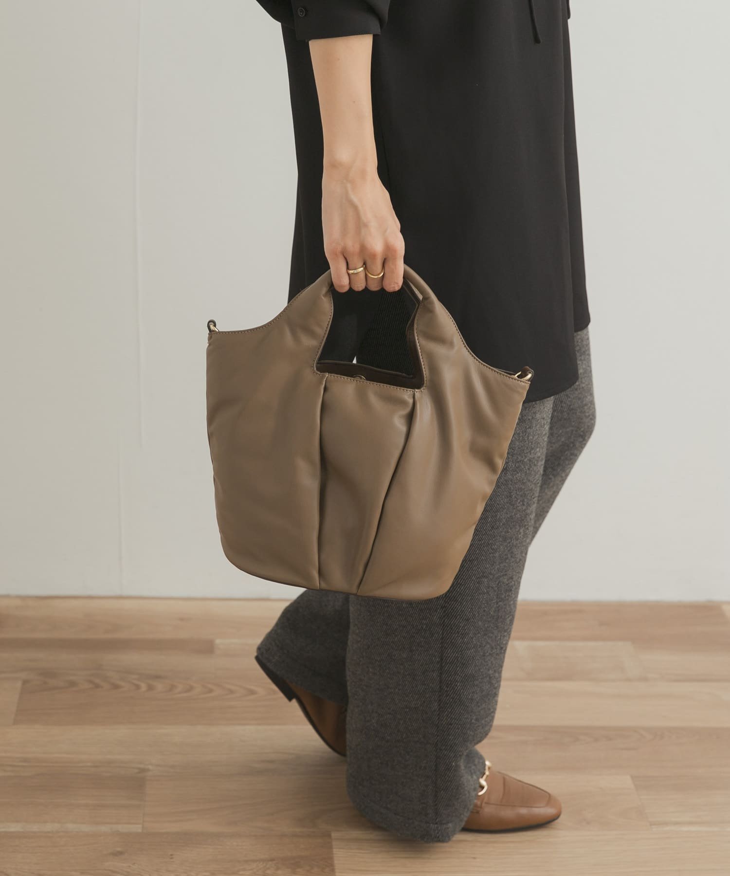 楽天市場】Folna ホイルレザーボストンバッグ URBAN RESEARCH DOORS