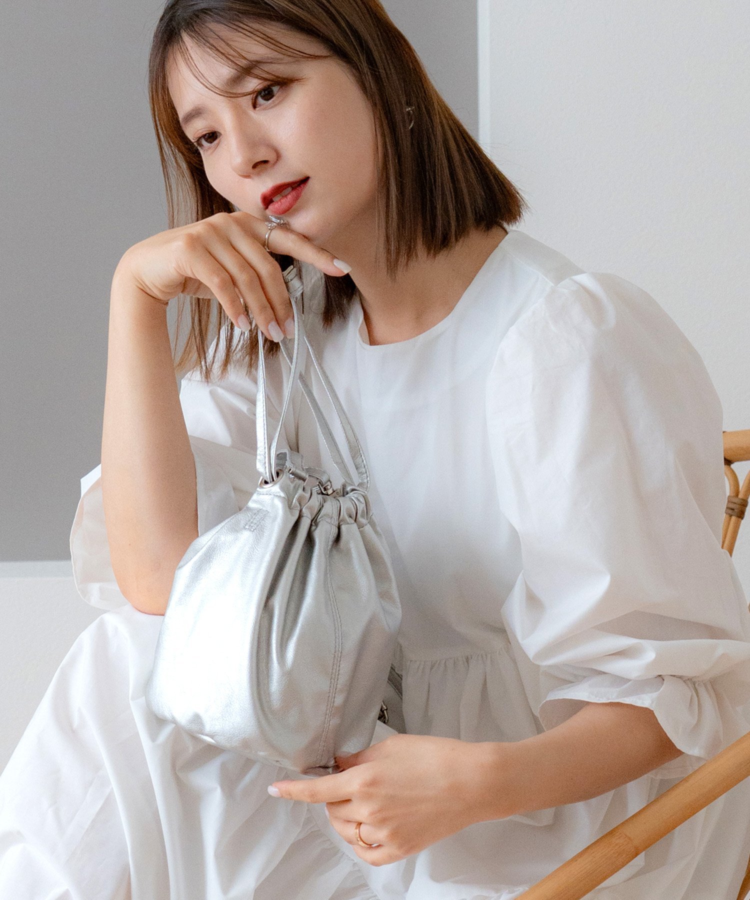MCM ショルダーバッグ ヴィセントス ホワイト 巾着 レザー 南京錠 ホワイト 楽天市場】レザー巾着ショルダーバッグ［ホワイト］／ジーアール