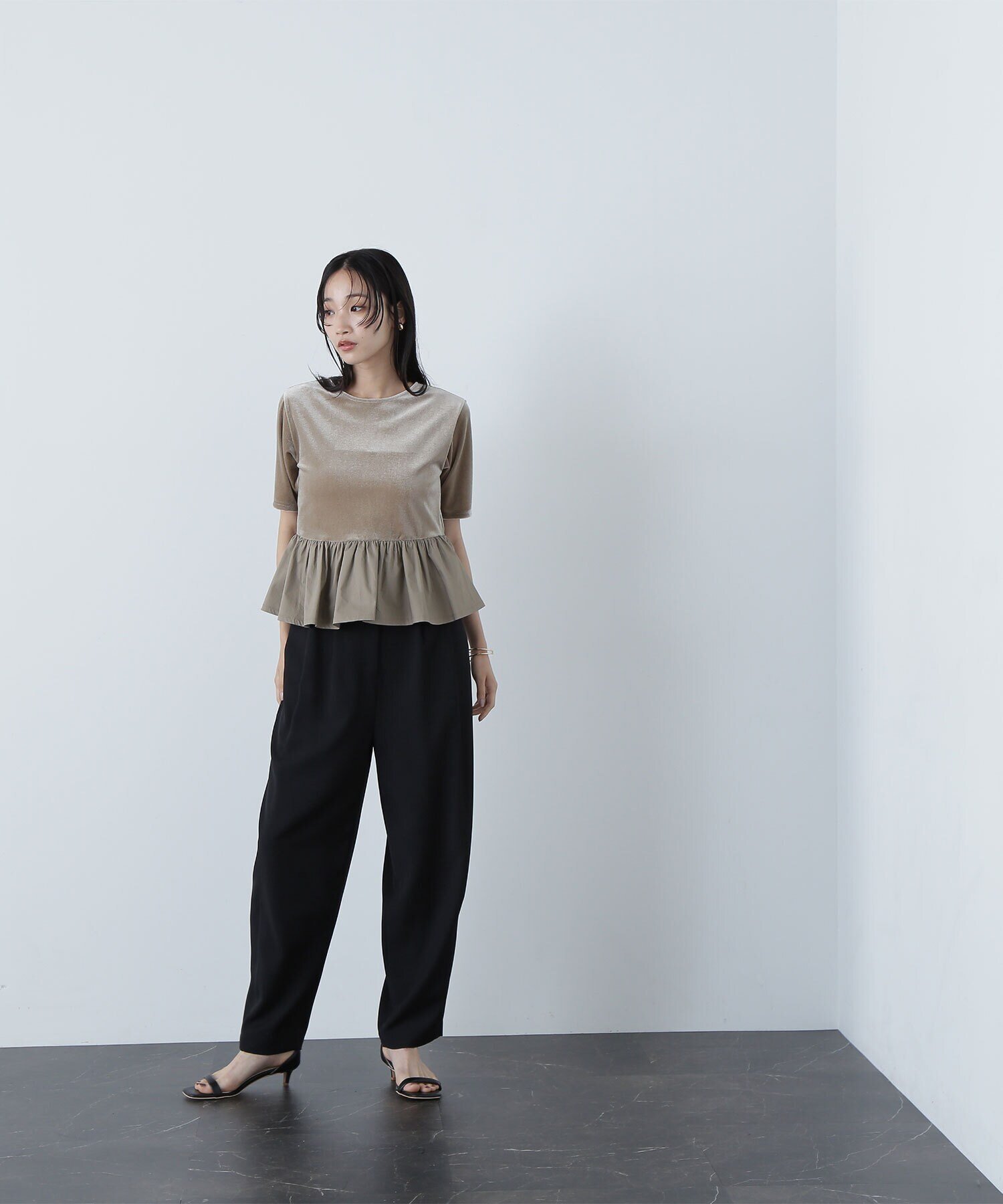 NATURAL BEAUTY BASIC ベロアドッキングペプラムトップス