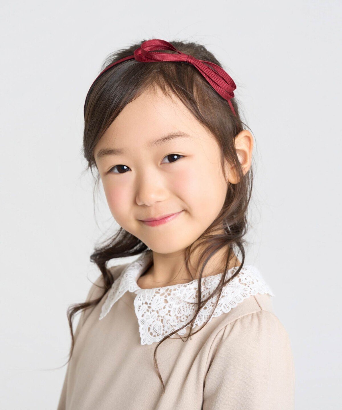 COMME CA ISM 細グログラン リボン カチューシャ コムサイズム ヘアアクセサリー カチューシャ・ヘアバンド レッド ホワイト画像