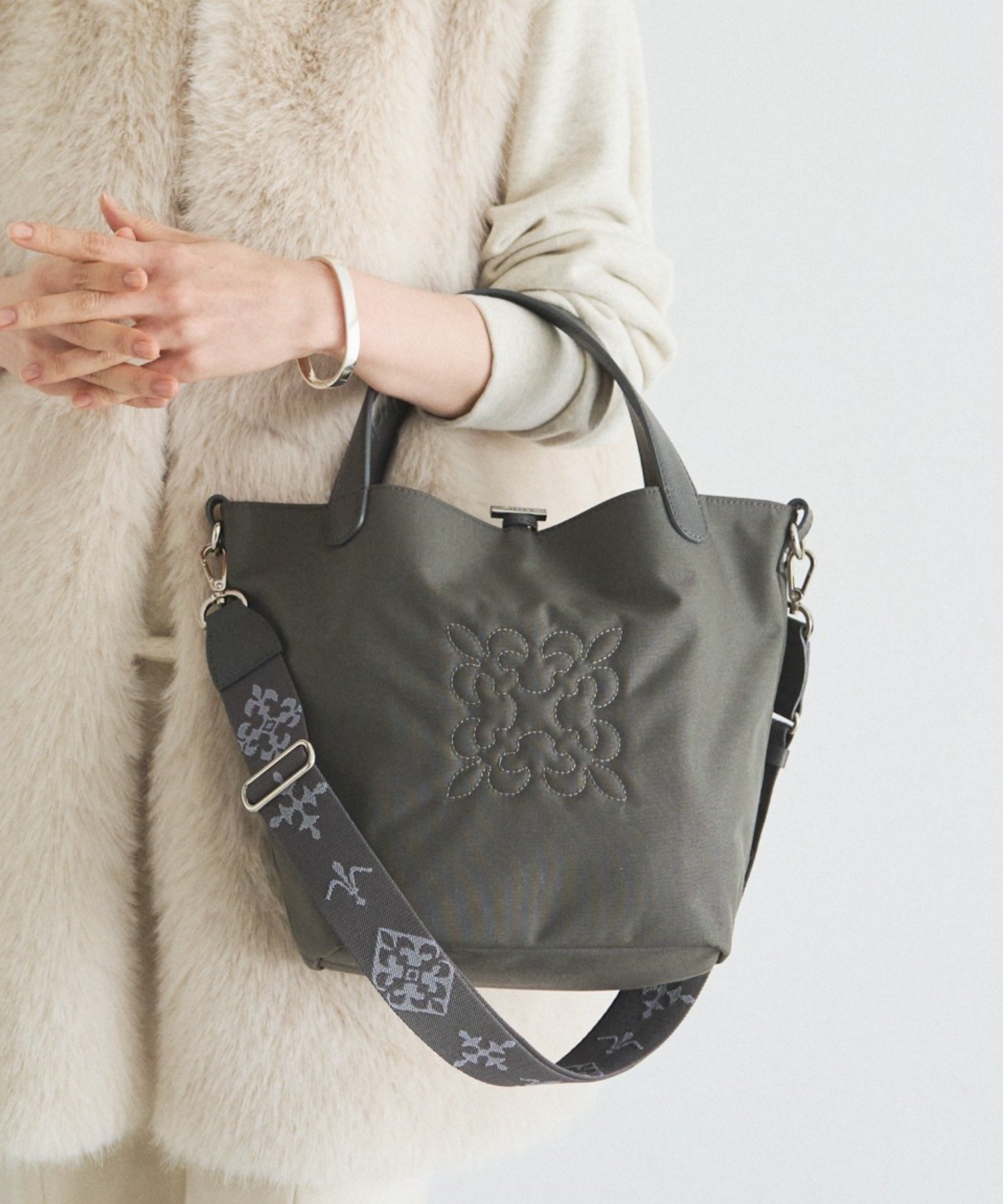 POTR グロス バケットバッグ 993-15206 吉田カバン 日本製 ハンドバッグ ワンハンドルバッグ ショルダーバッグ メンズ レディース 小さめ 軽量 楽天市場】POTR グロス バケットバッグ 993-15206 吉田カバン 日本製