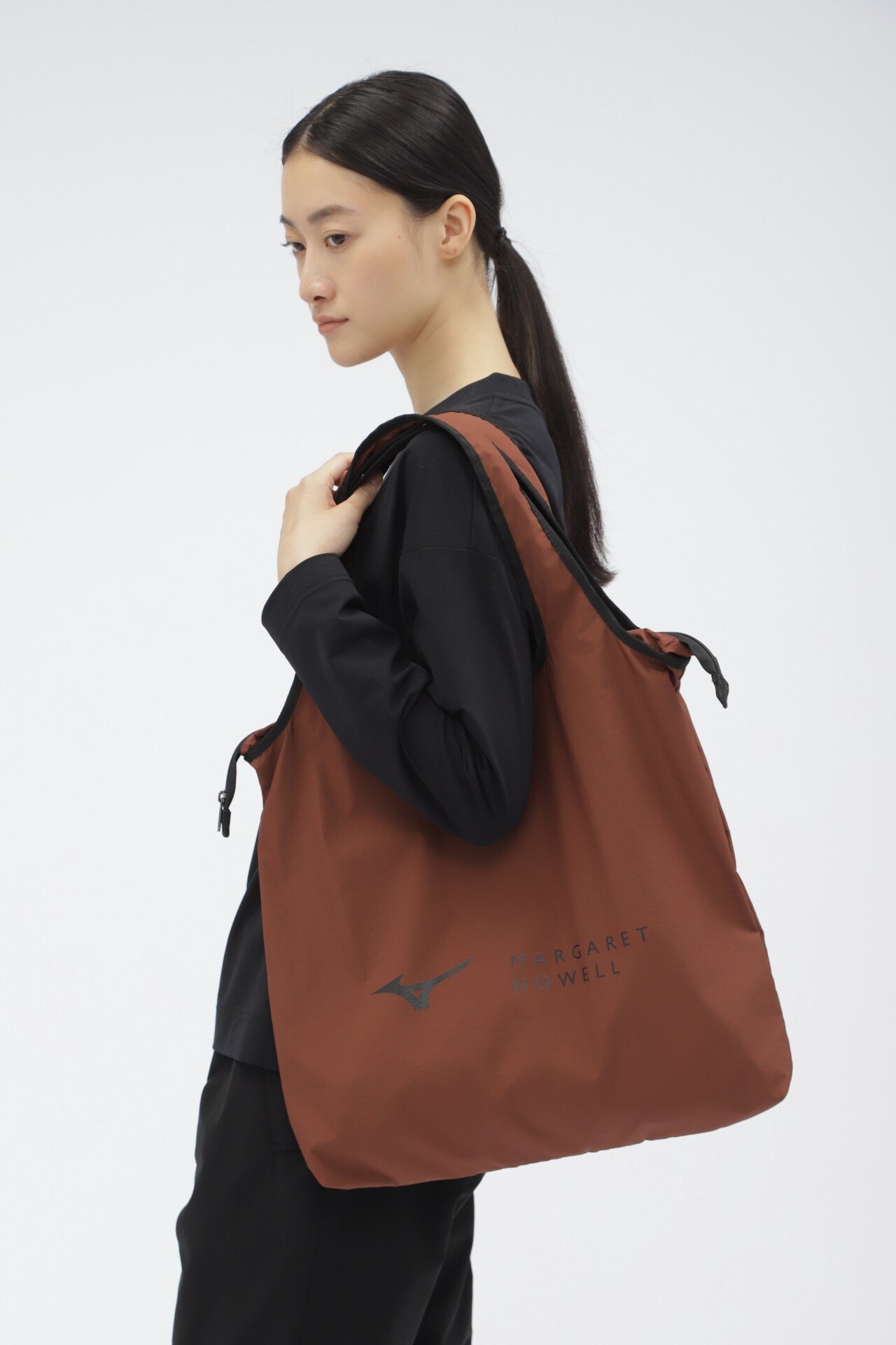 MHL.トートバッグ 無地 ブラック MHL. トートバッグ ADJUSTABLE STRAP TOTE レディース メンズ