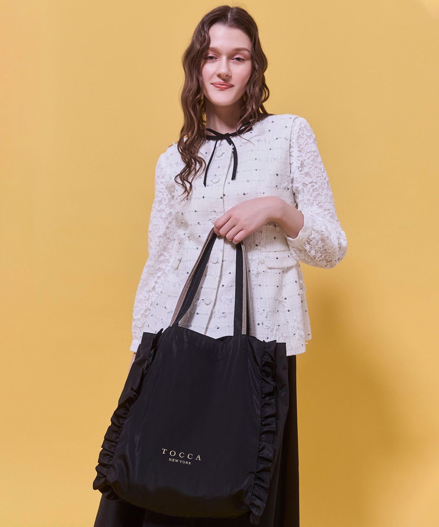 TOCCA ブラック ボディバッグ新品未使用wakaba TOCCA 【大人百花掲載】【A4サイズ対応・折りたたみ可】TRIM WAVES