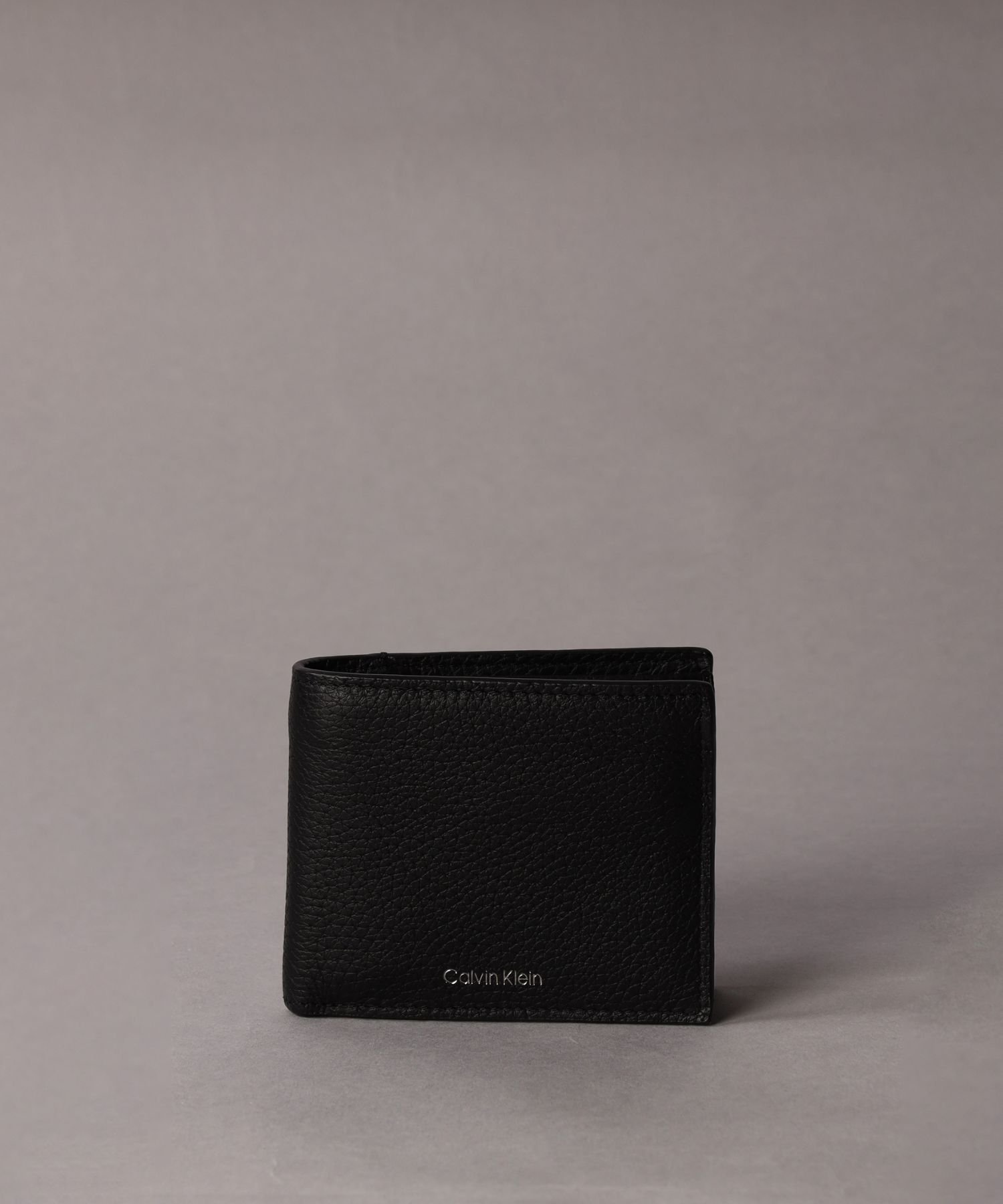 【美品】カルバンクライン　三つ折り財布 レザーエンボスエンベロープウォレット　黒 Amazon | (カルバンクライン) CALVIN KLEIN レザーエンボス