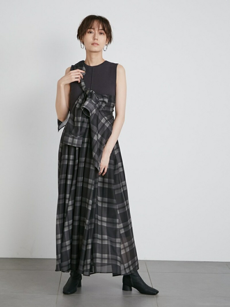 新しい到着 Emmi Atelier スタンドネックワンピース わけあり並の激安価格 Wellpict Com