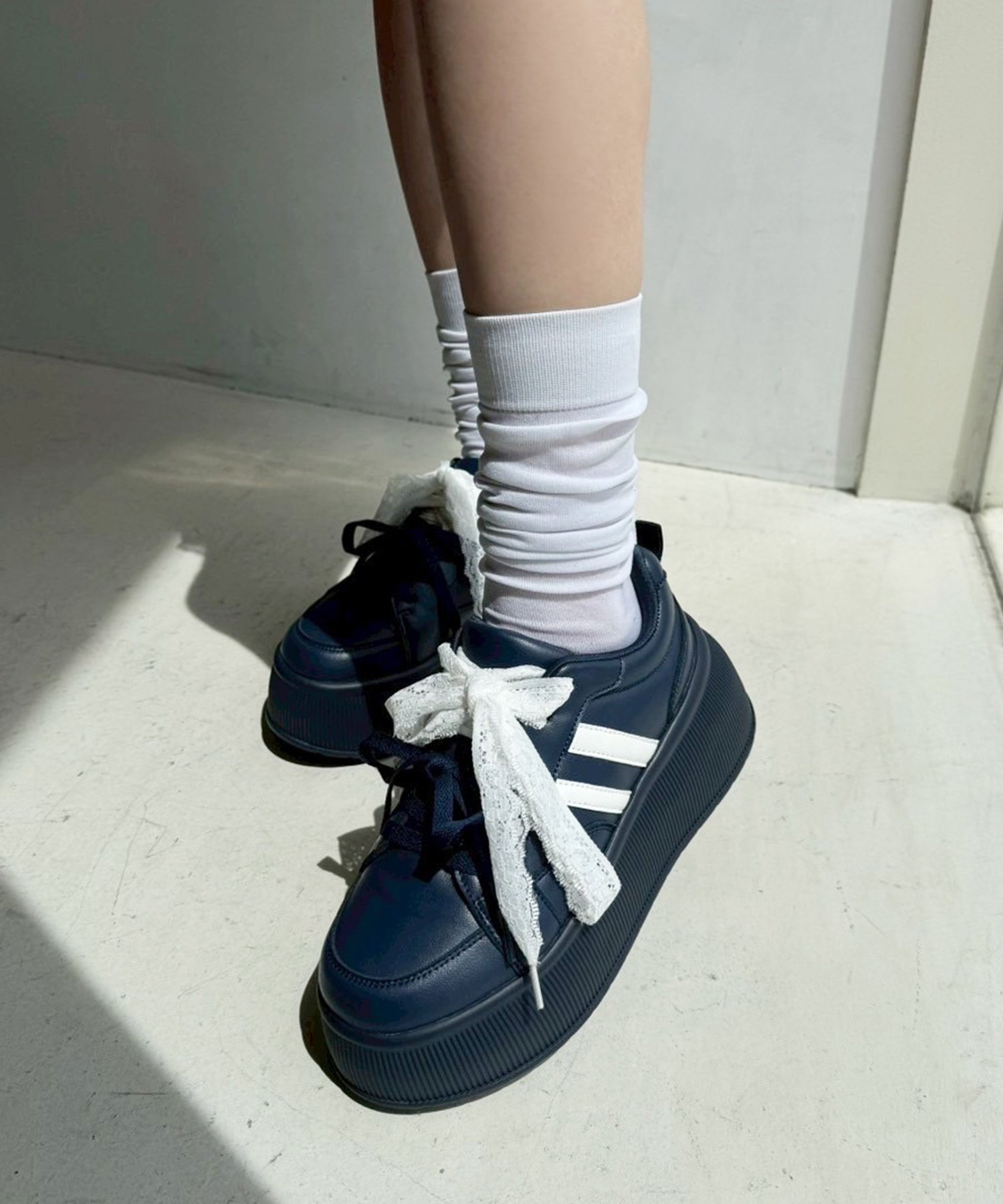 【SALE／10%OFF】one after another NICE CLAUP リボンカスタム厚底スニーカー ワンアフターアナザー ナイスクラップ シューズ・靴 その他のシューズ・靴 ホワイト ブルー ネイビー【送料無料】画像