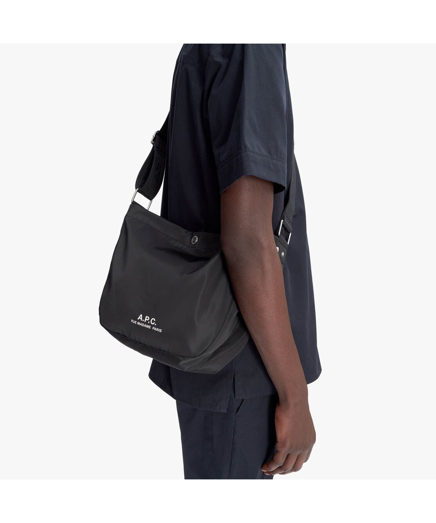 A.P.C. ブラック サコッシュ A.P.C. ブラックレザーサコッシュ - メルカリ
